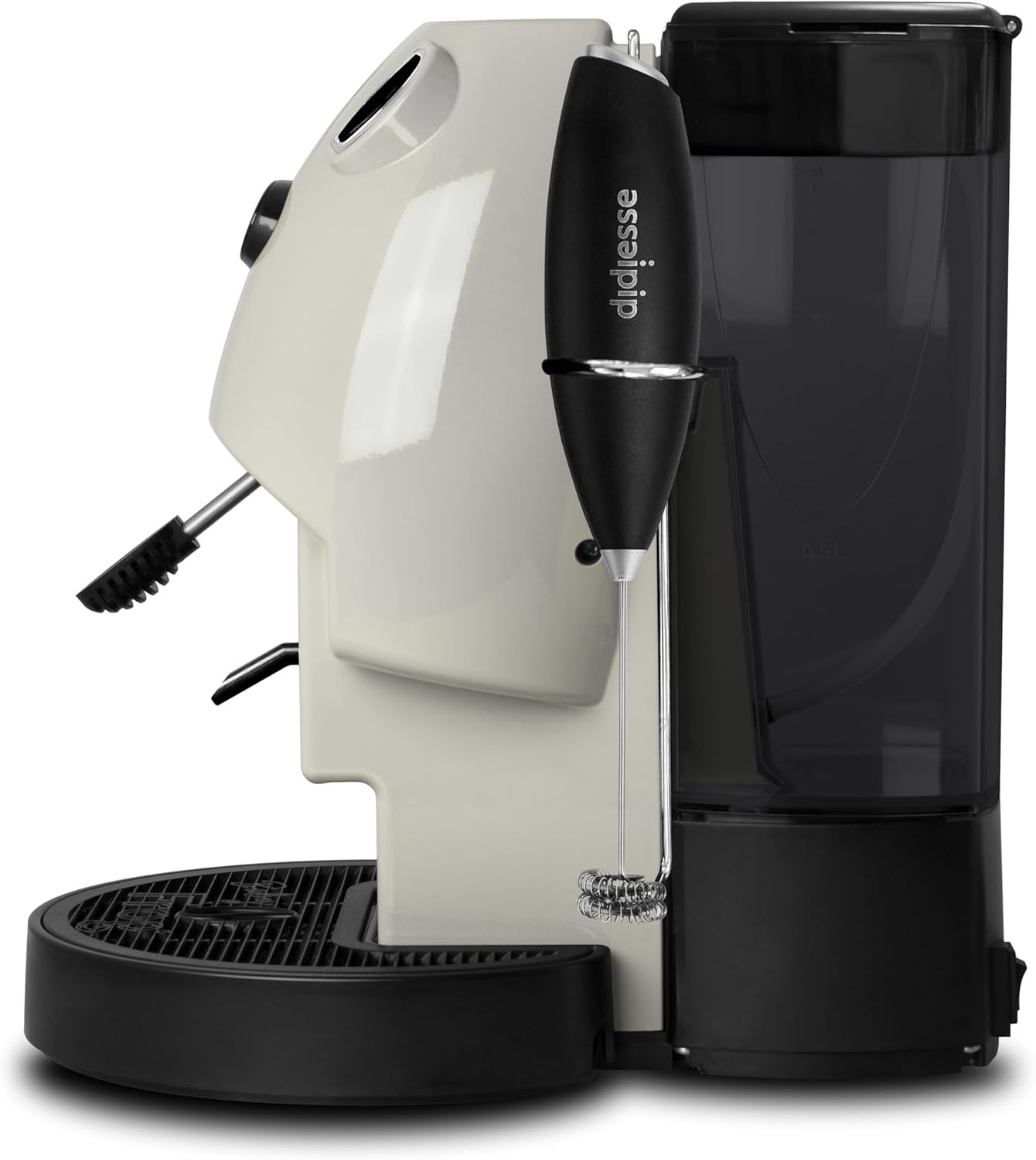 Eine beige und schwarze Espressomaschine mit Milchaufschäumer und großem Wassertank in Seitenansicht.