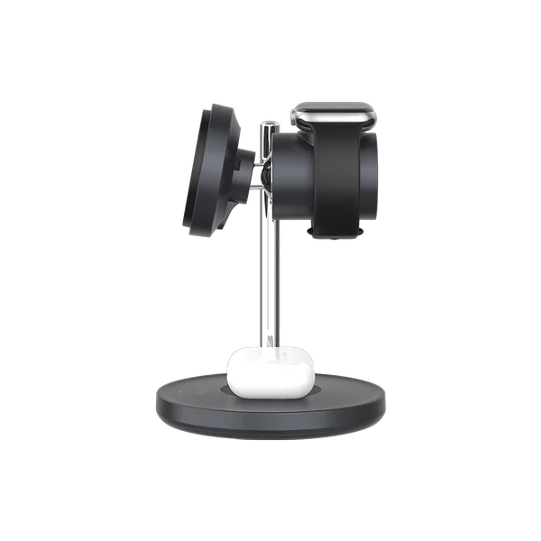 Gümüş renkli metal stant, siyah bir taban üzerinde bir akıllı telefonu, akıllı saati ve kulaklığı kablosuz olarak şarj eder.