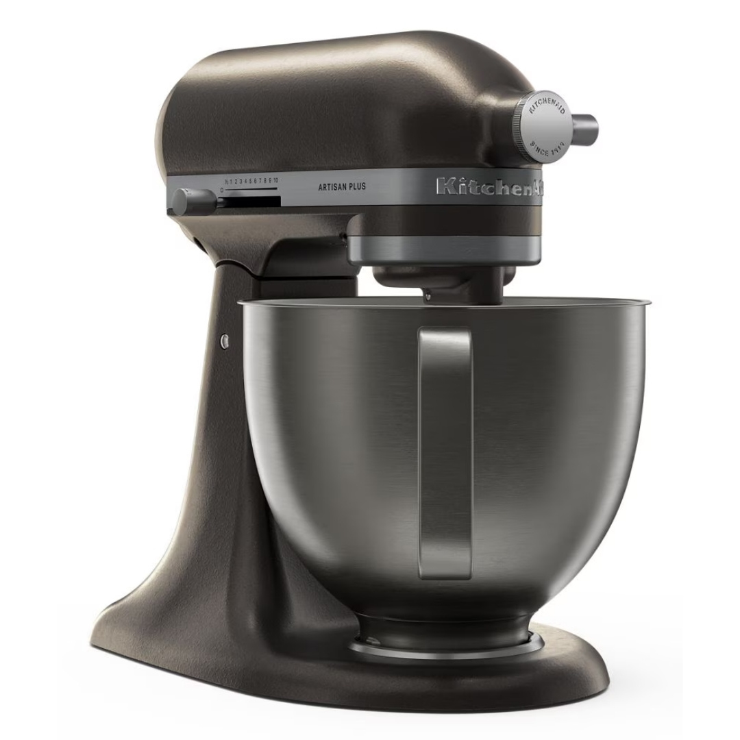 Beyaz arka planda uyumlu metal kaseli koyu bronz rengi bir KitchenAid mutfak şefi.