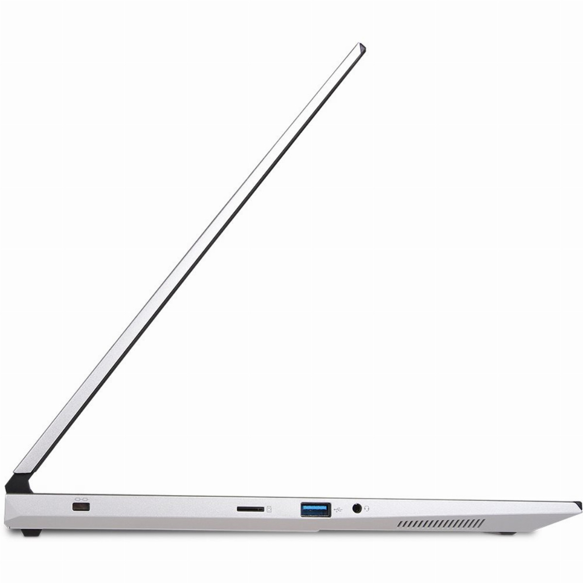 Seitenansicht eines silbernen Laptops mit Anschlüssen und Lüftungsschlitzen auf einer weißen Oberfläche.