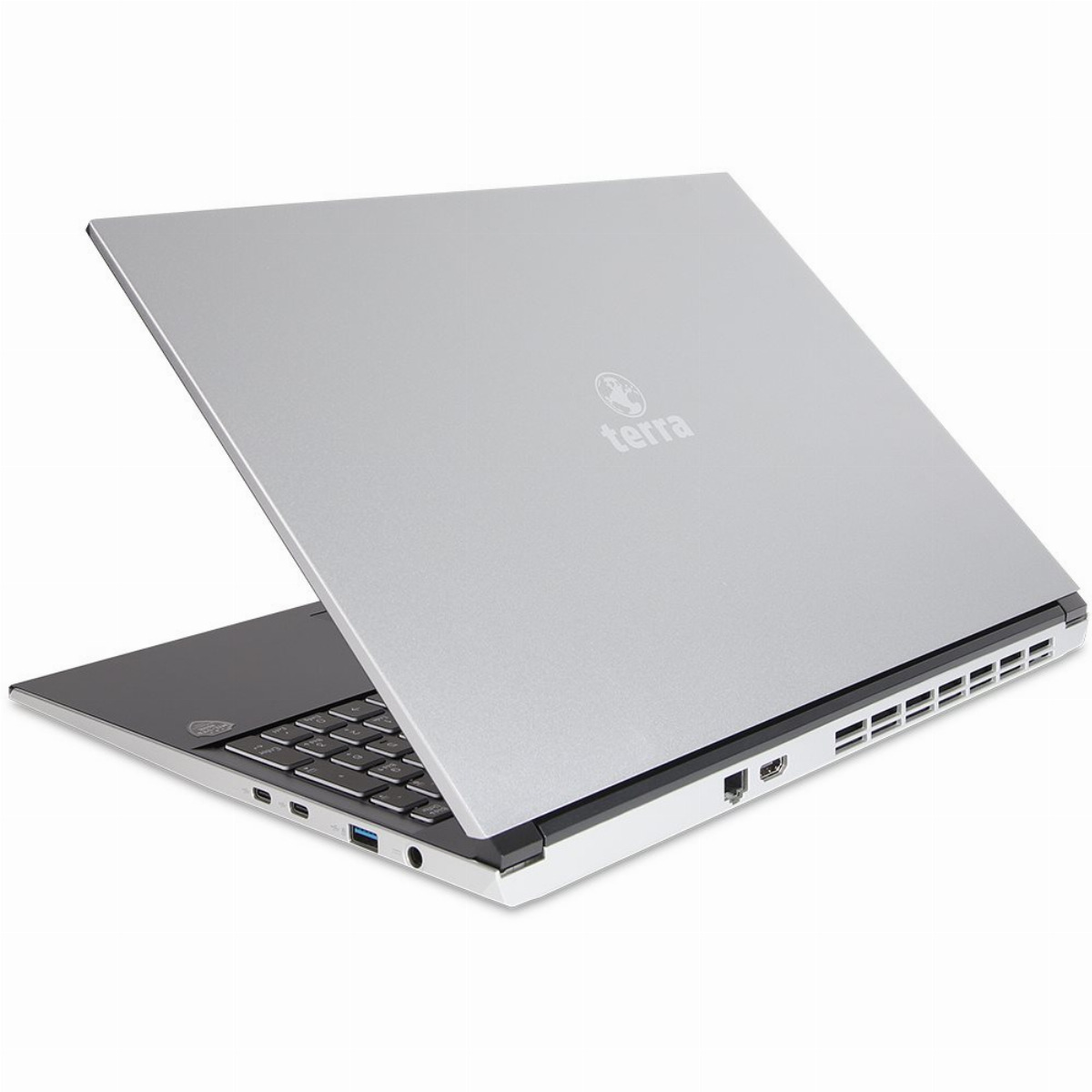 Ein silberner Laptop mit dem Terra-Logo auf der Rückseite steht auf einer weißen Oberfläche.