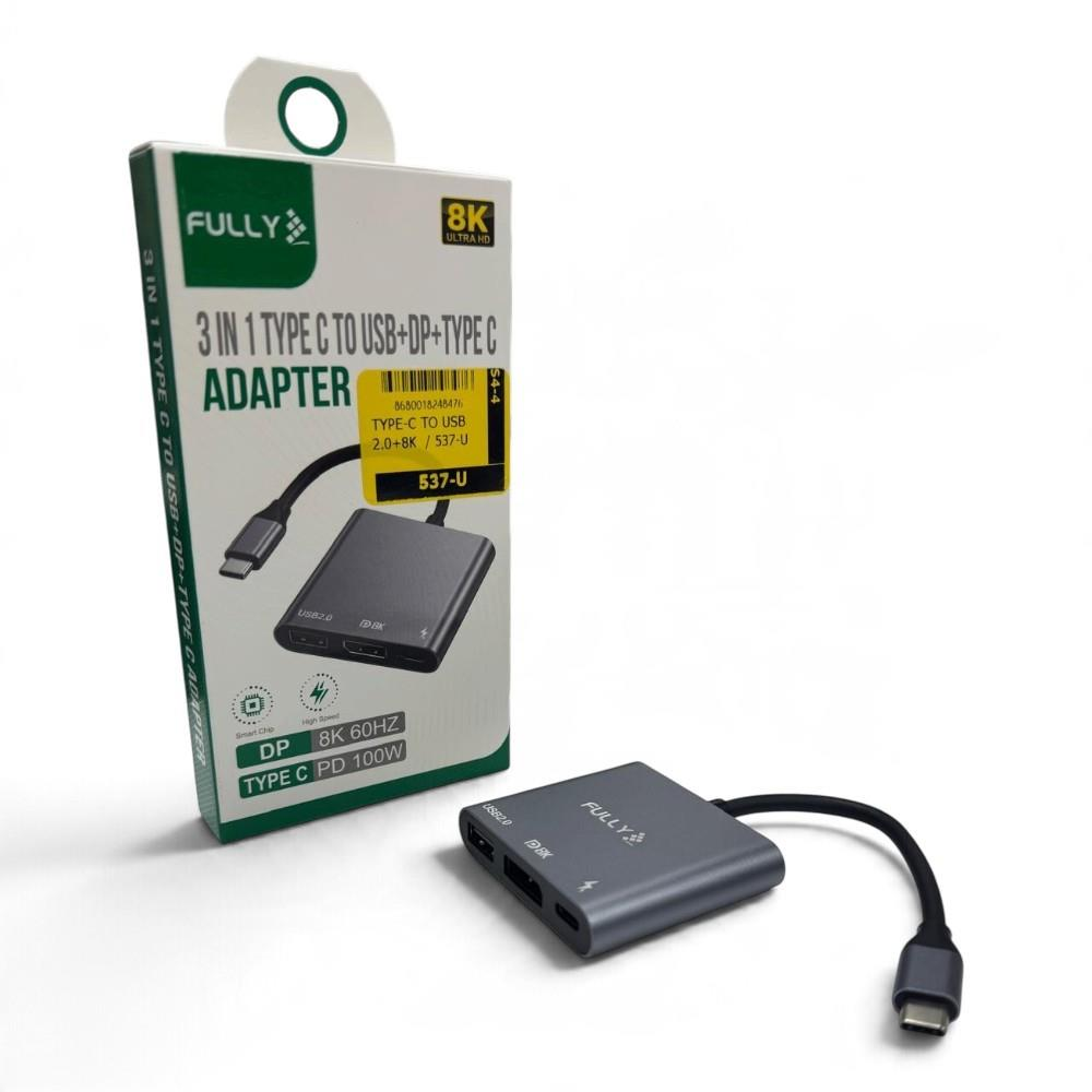 Ambalajının önünde USB, DP ve Tip-C bağlantı noktalarına sahip gri bir 3ü 1 arada Tip-C adaptörü.