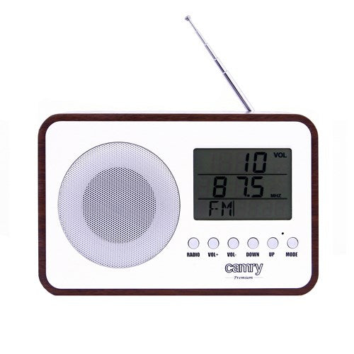 Ein weißes und holzverkleidetes tragbares Radio mit Antenne, digitalem Bildschirm und rundem Lautsprecher.