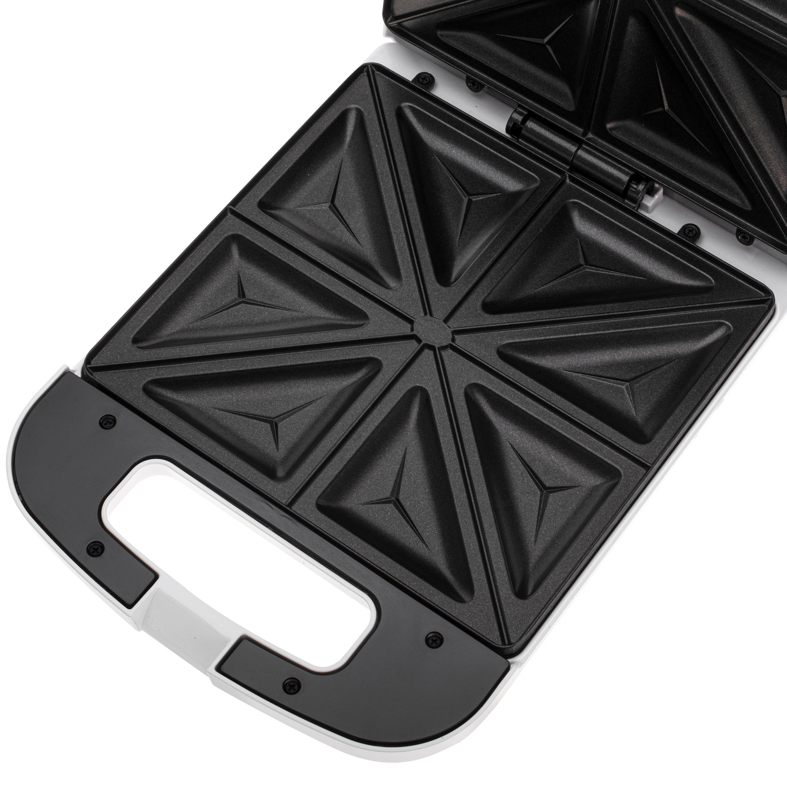 Otwarty opiekacz do kanapek z czarnymi płytami grzewczymi o kształcie trójkątów.