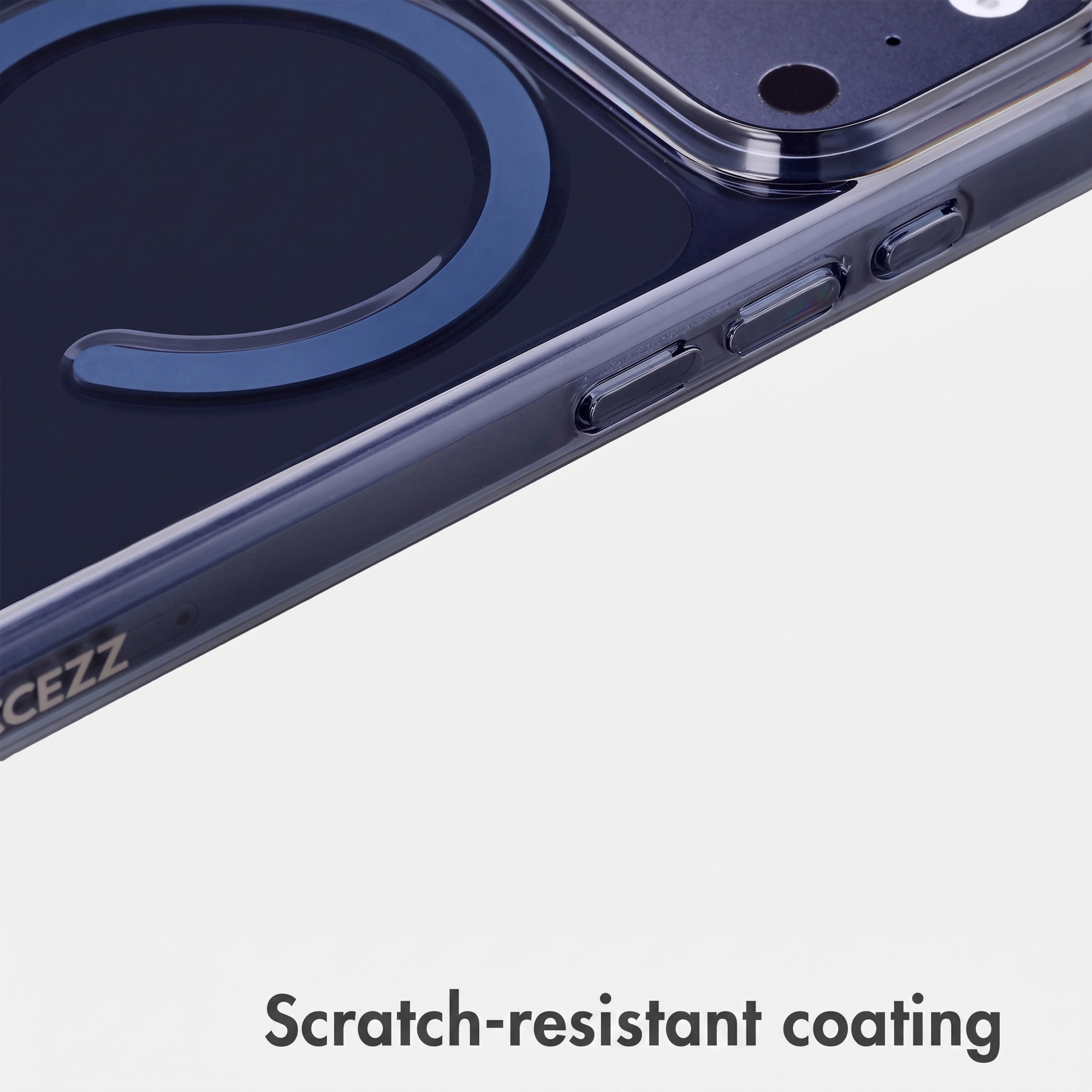 Nahaufnahme der Seite eines dunklen Smartphones mit Schutzhülle gegen Kratzer.