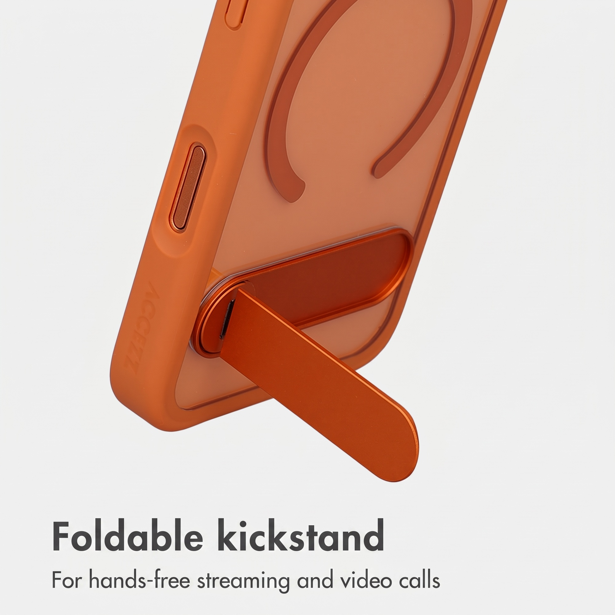 Eine orangefarbene Smartphone-Hülle mit einem ausgeklappten, integrierten Ständer vor weißem Hintergrund.