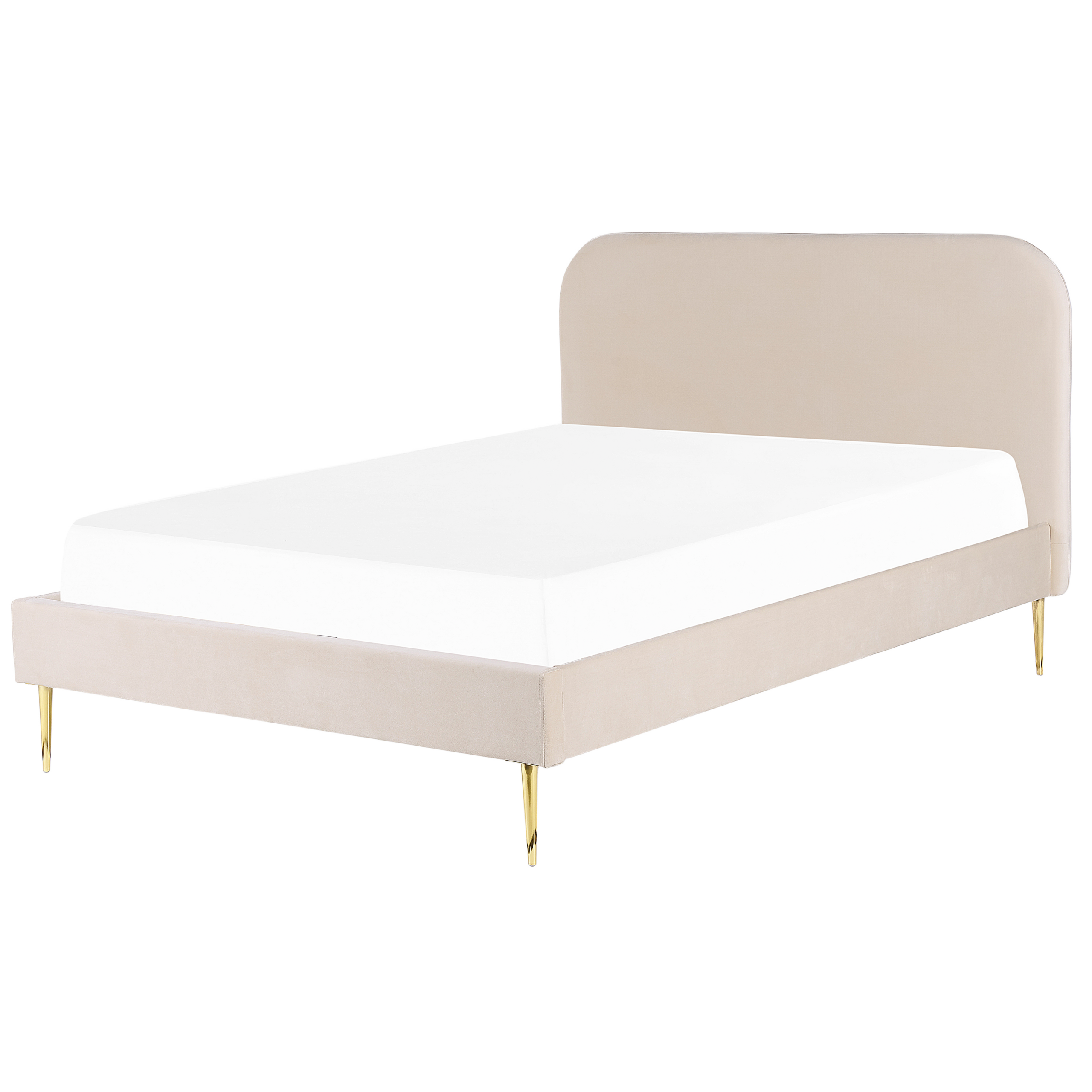 Letto in velluto beige con materasso bianco e gambe in metallo dorato su sfondo bianco.