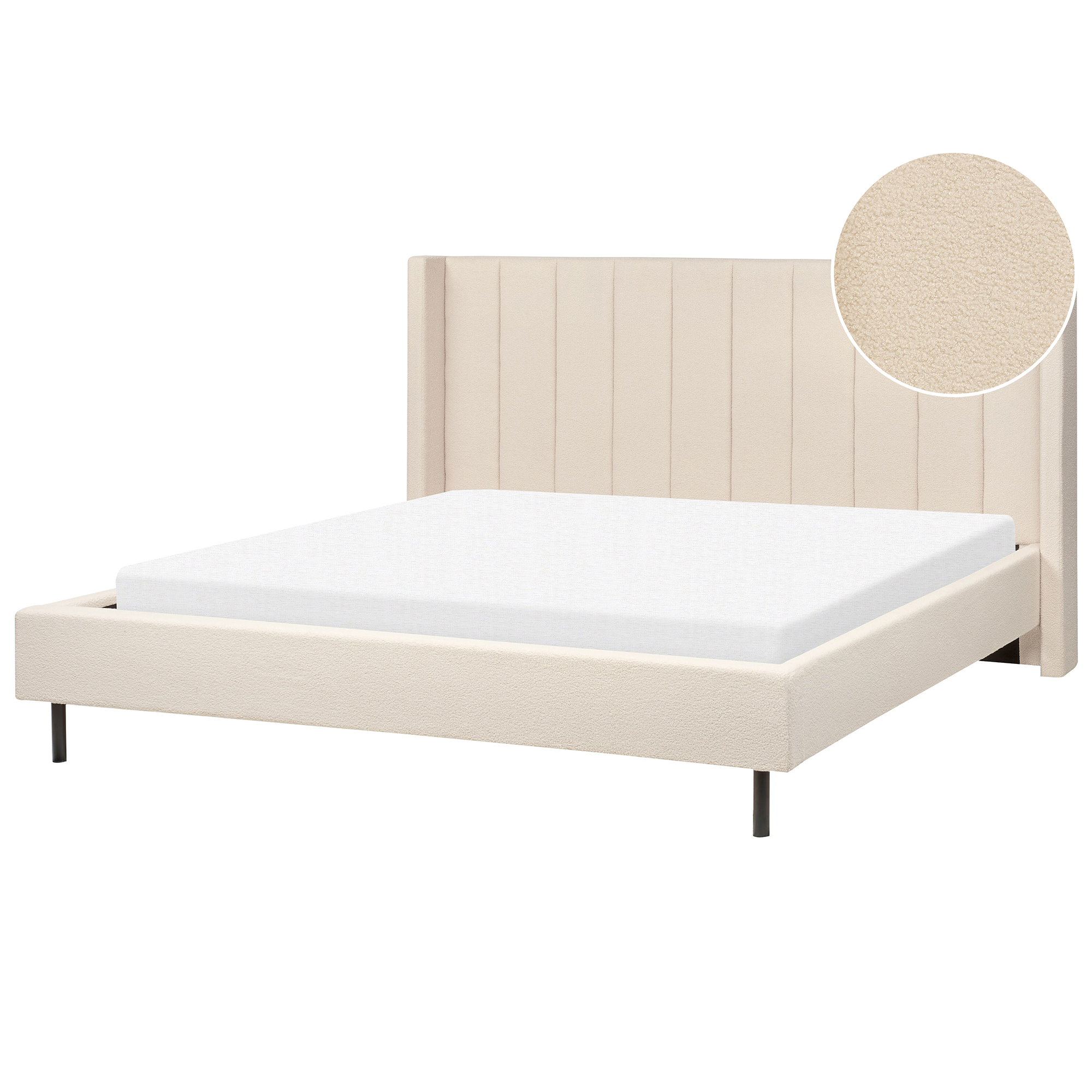 Letto imbottito beige con testiera alta e materasso bianco, con zoom sul tessuto in un cerchio.