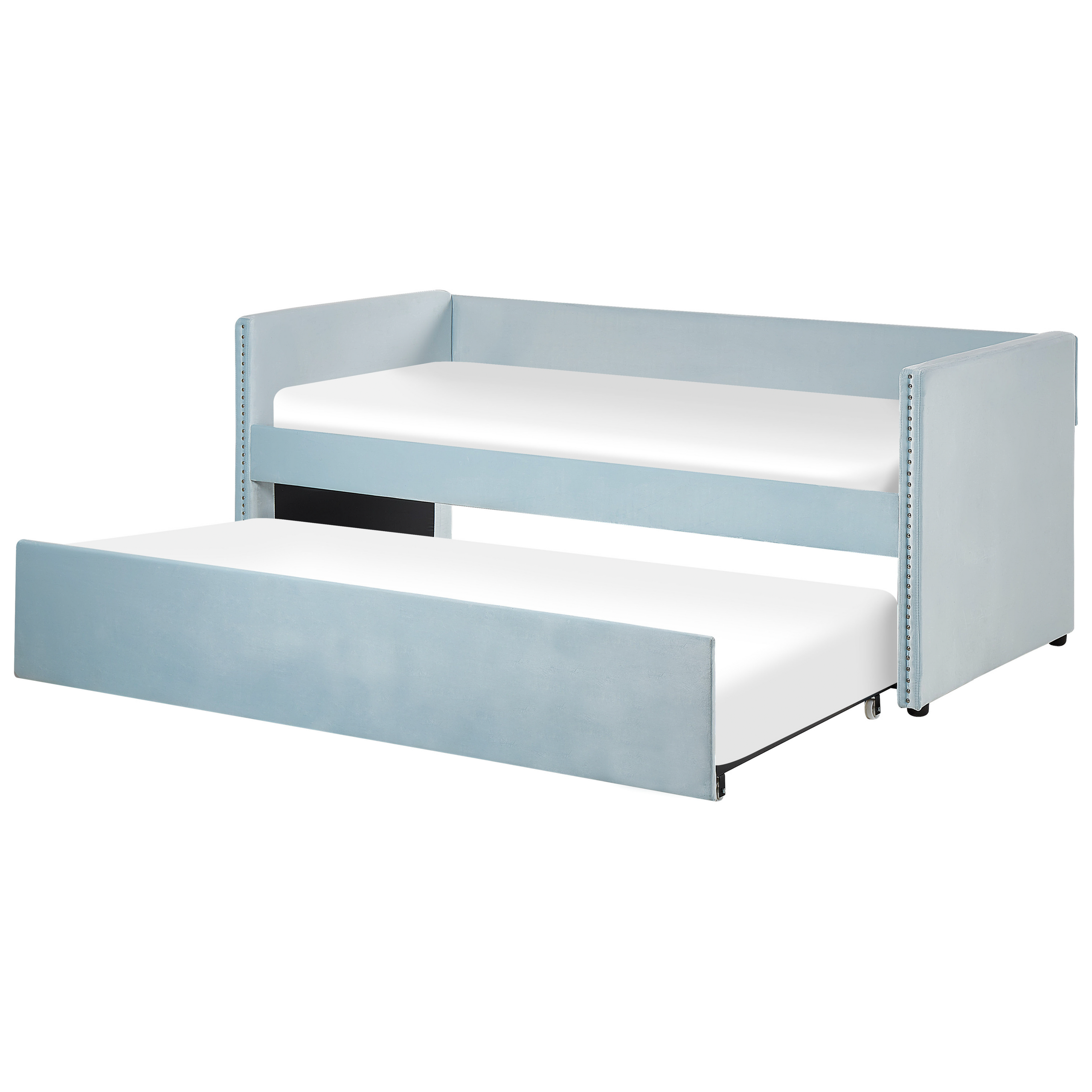 Divano letto azzurro con materasso bianco e letto estraibile con ruote su sfondo bianco.