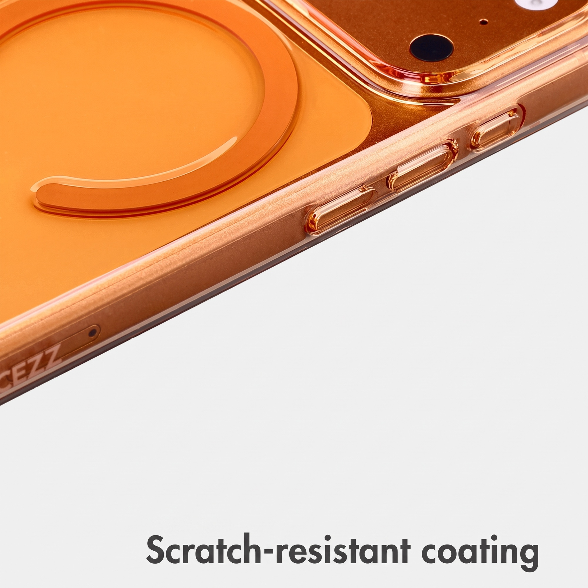 Nahaufnahme einer orangefarbenen Smartphone-Hülle mit kratzfester Beschichtung.