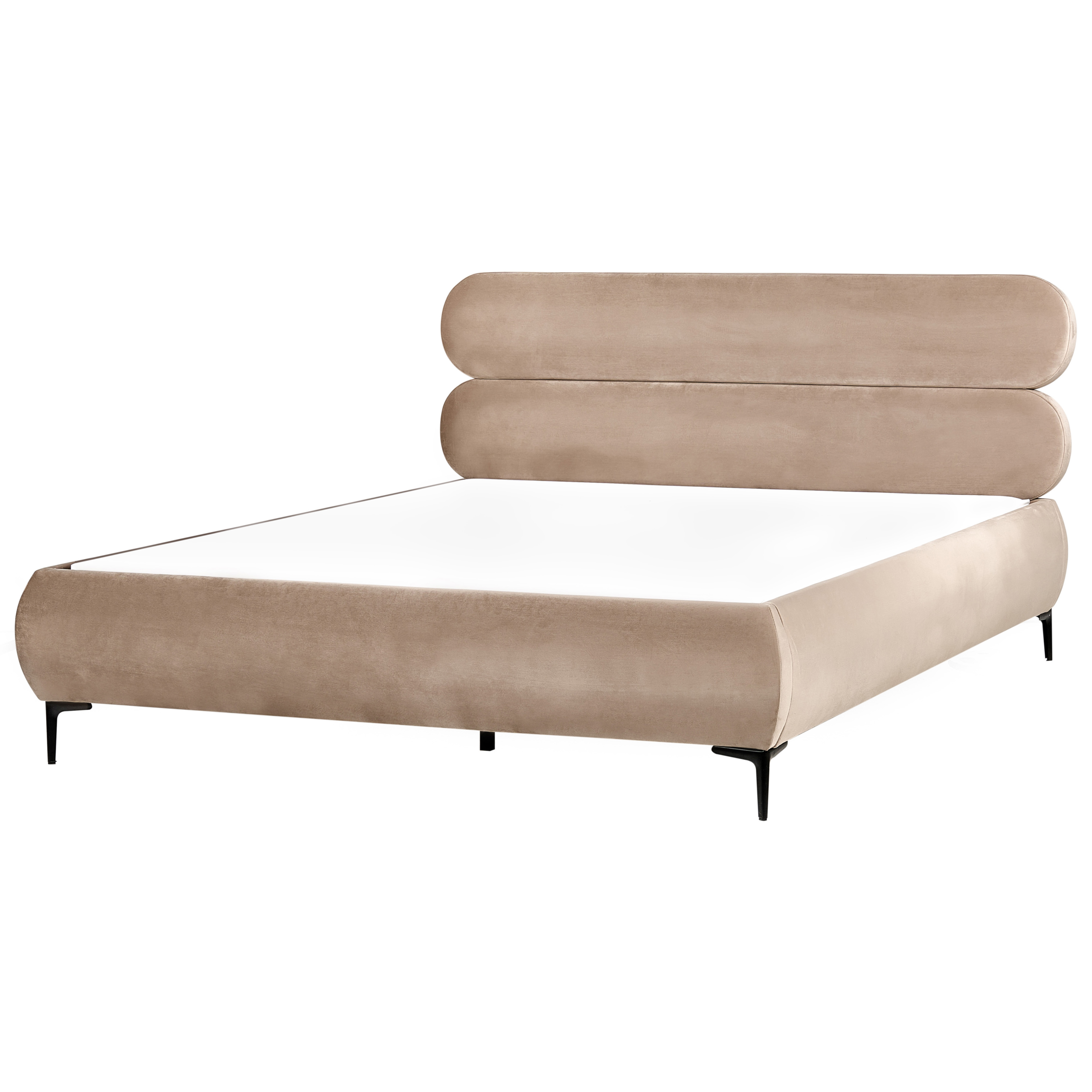 Letto imbottito beige con testiera a doppio strato e gambe in metallo nero su sfondo bianco.