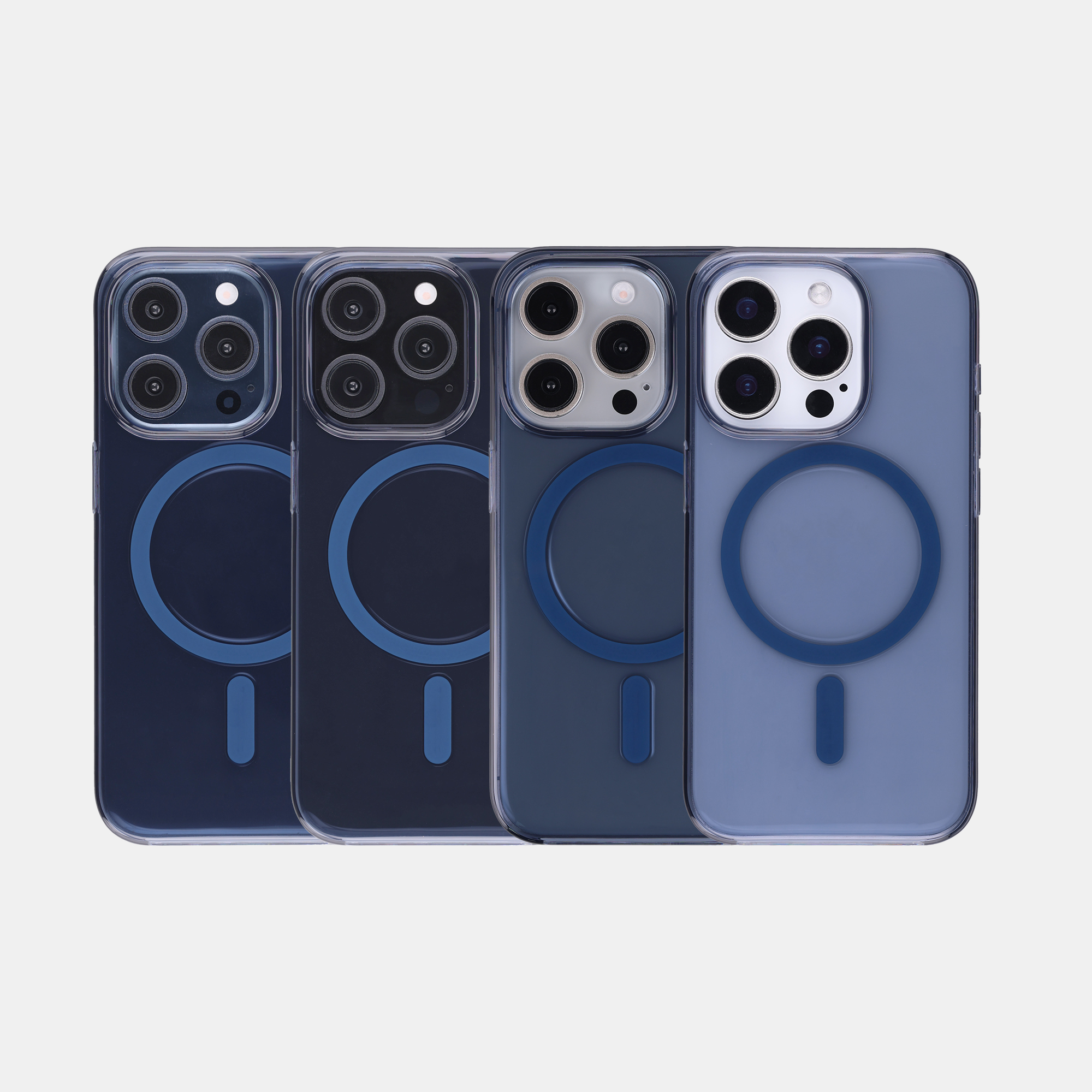 Vier Handys in transparenten Hüllen mit blauen MagSafe-ringen und Kamera-Modulen auf der Rückseite.