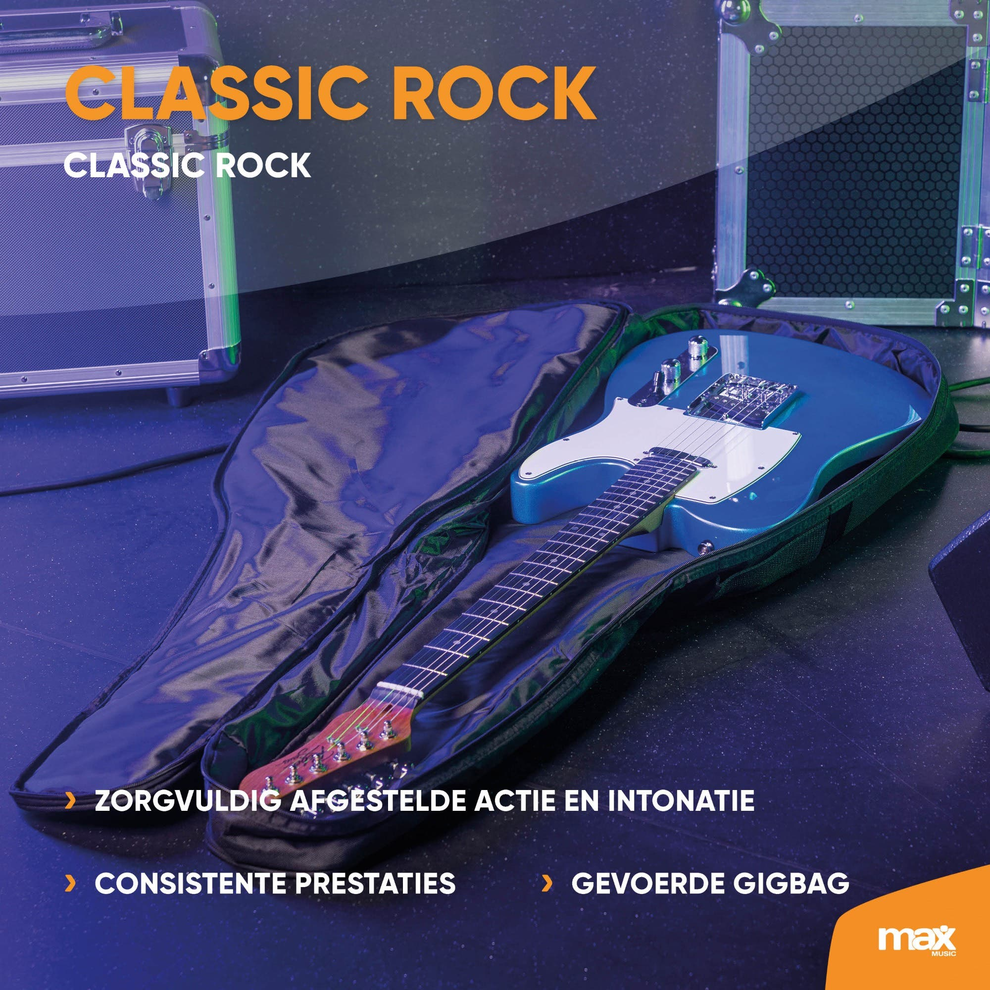 Blaue E-Gitarre in offenem Gigbag, flankiert von silbernen Hardcases.