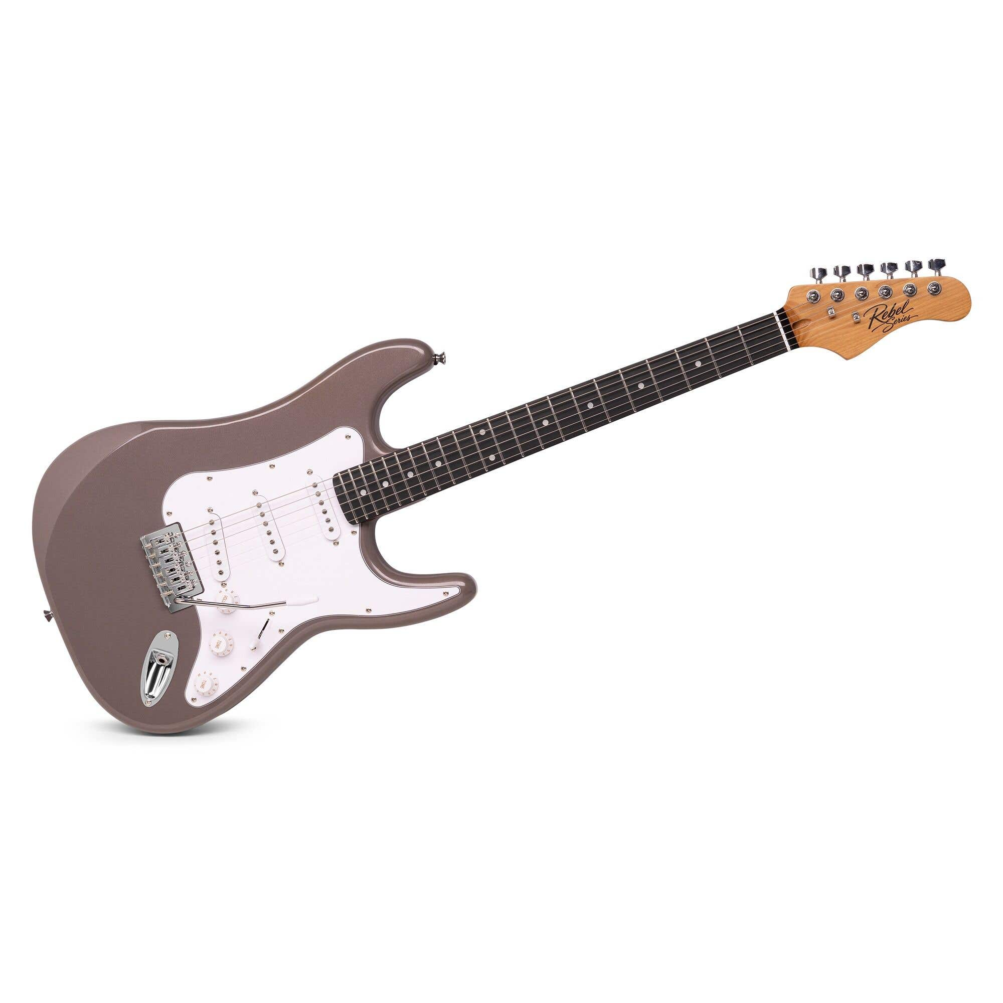 Eine graue E-Gitarre mit weißem Schlagbrett und Holzhals auf weißem Hintergrund.