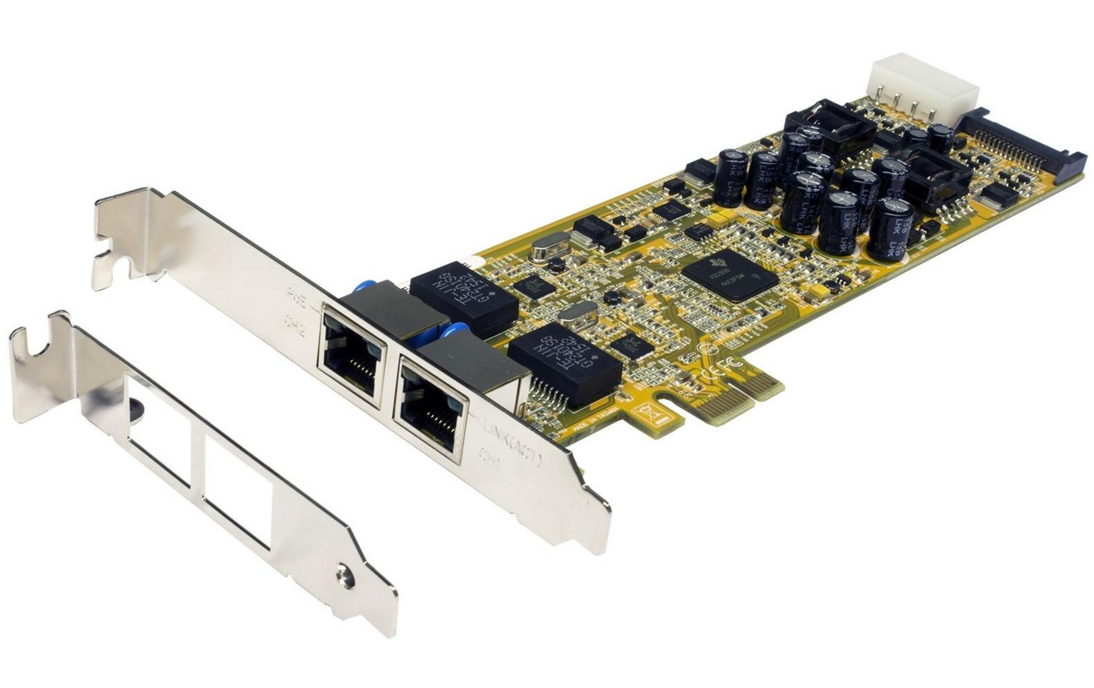 Eine gelbe PCIe-Netzwerkkarte mit zwei Ethernet-Anschlüssen und elektronischen Bauteilen vor weißem Hintergrund.