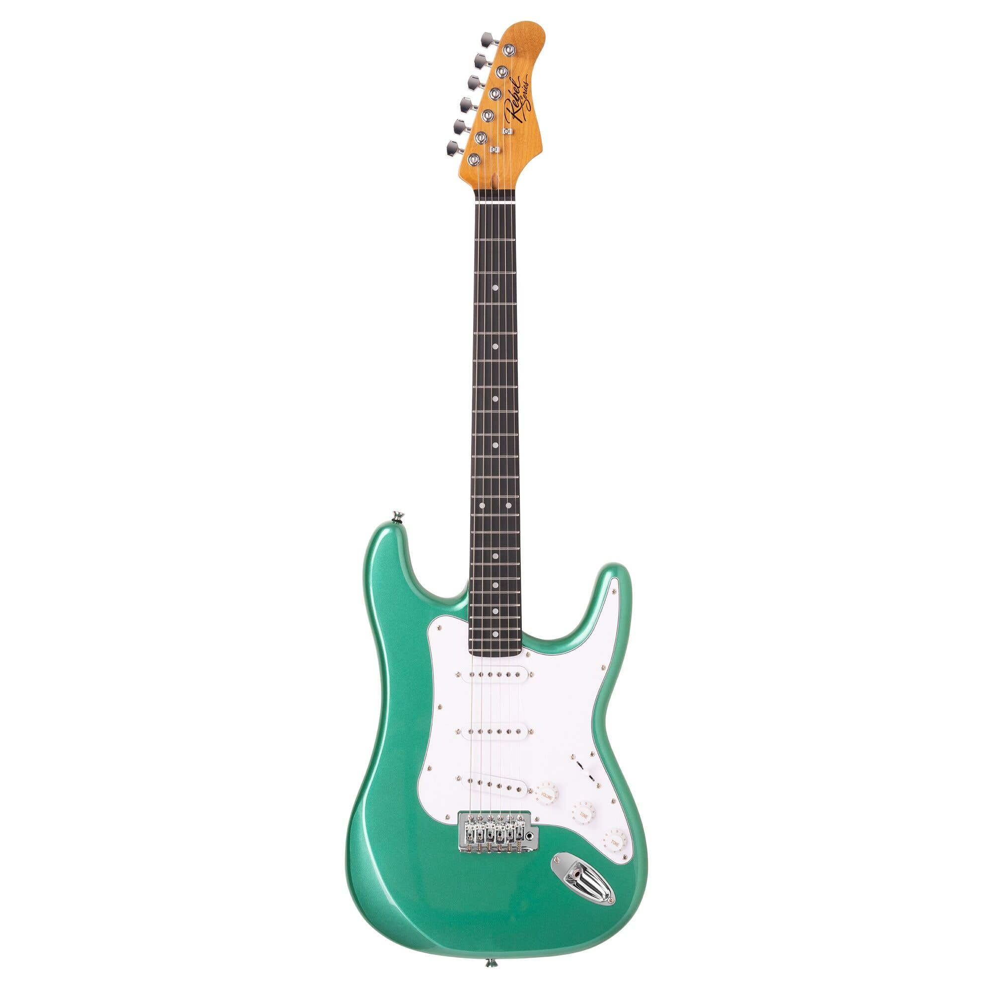 Eine metallic-grüne E-Gitarre mit weißem Schlagbrett und Holzgriffbrett vor weißem Hintergrund.