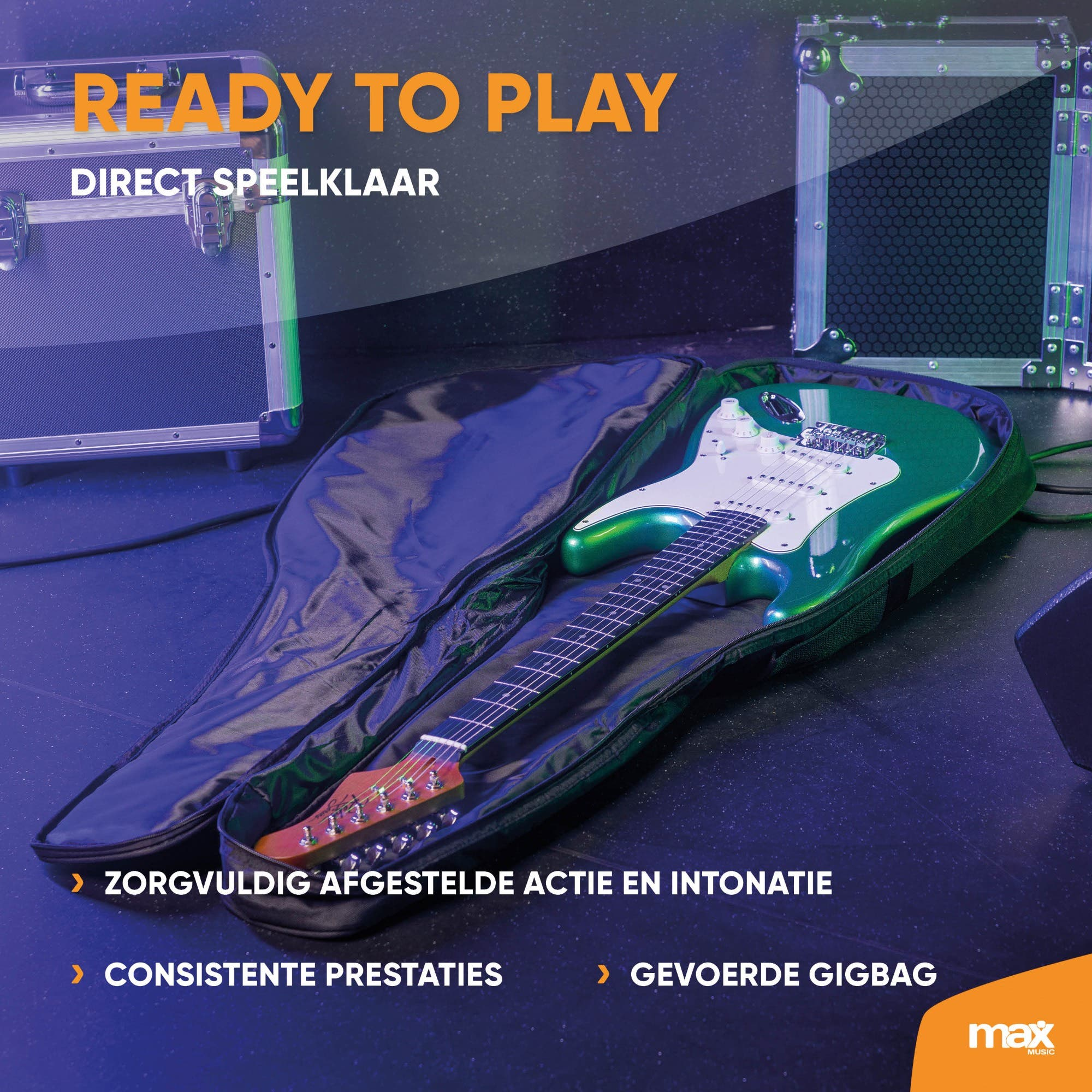 Eine grüne E-Gitarre liegt in einer offenen Tasche, flankiert von zwei Flightcases.