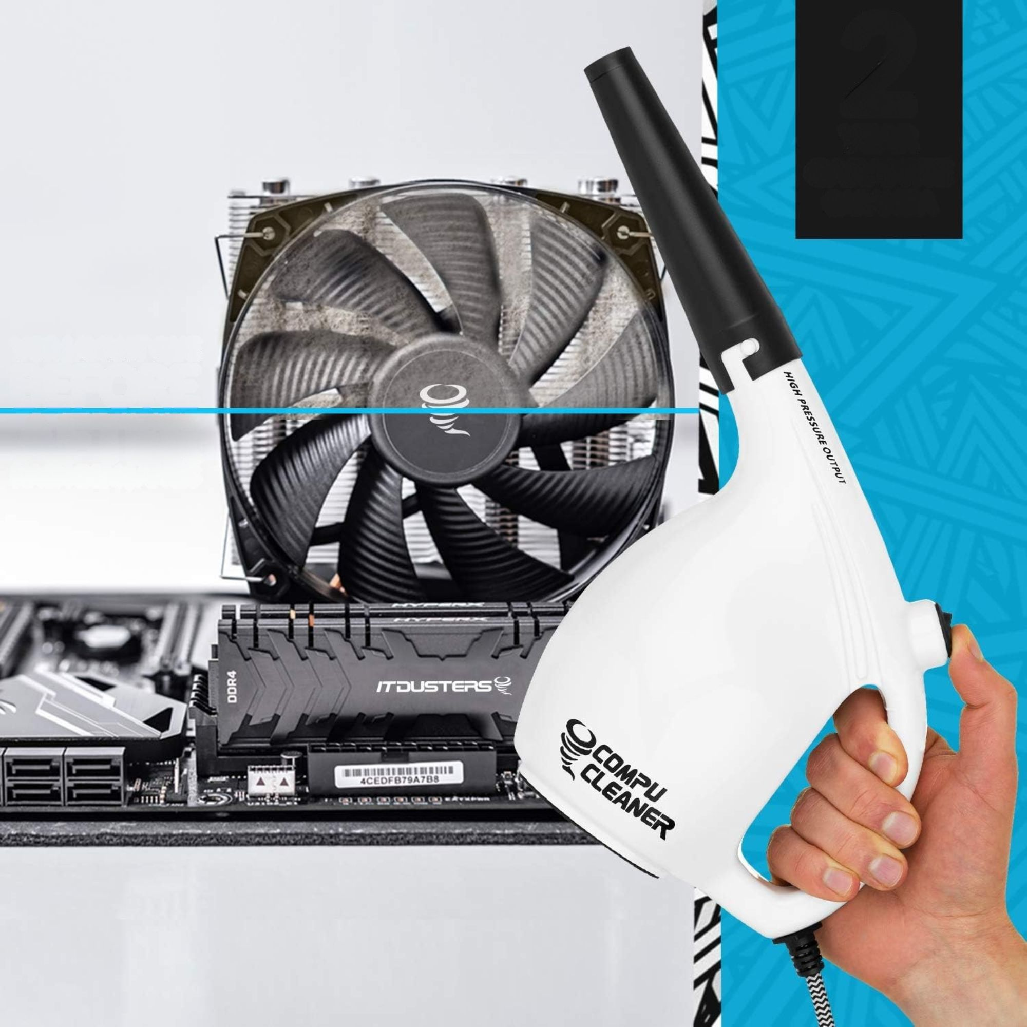 Eine Hand hält einen weißen CompuCleaner Staubbüschel vor ein staubiges Mainboard und Lüfter.