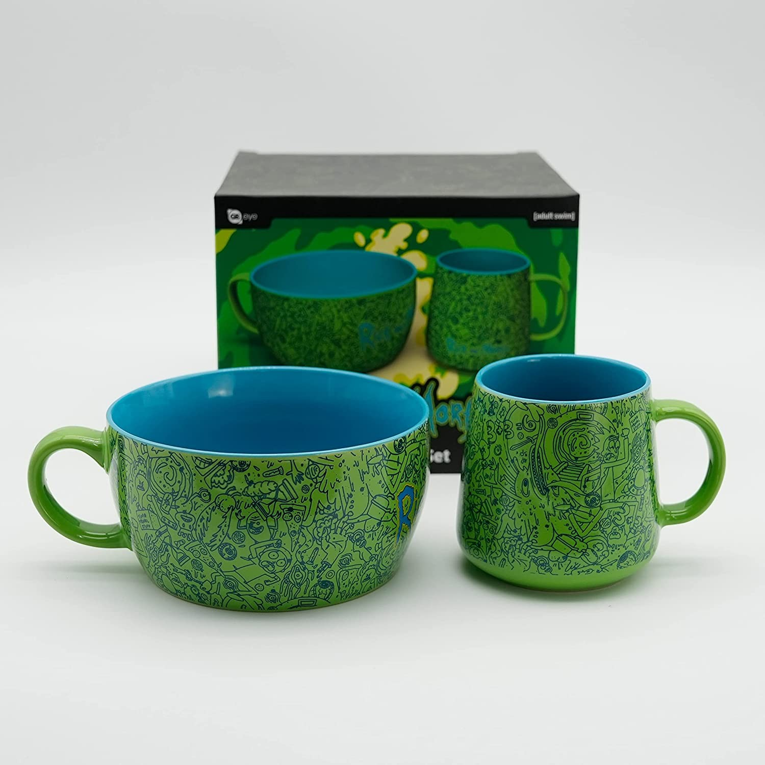 Taza y bol verdes de Rick y Morty con interior azul frente a una caja de producto.