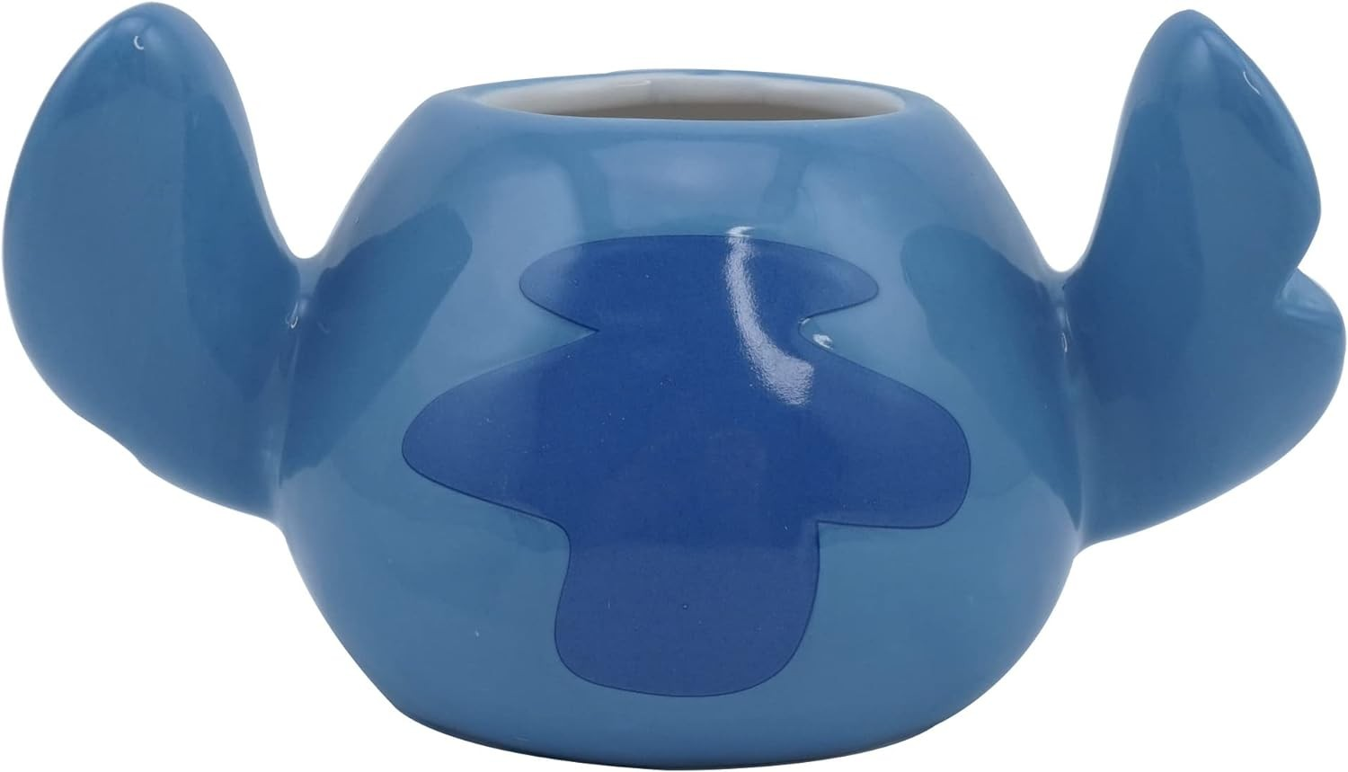 Taza de cerámica azul con forma de Stitch y dos orejas grandes sobre fondo blanco.