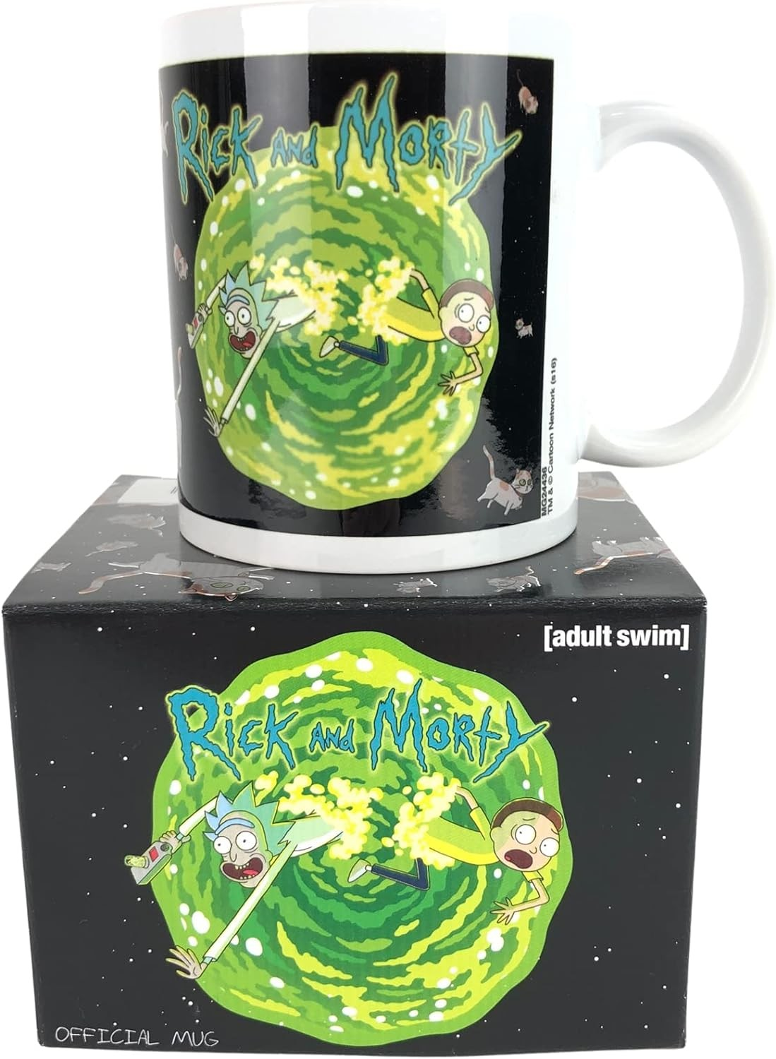 Una taza blanca de Rick y Morty descansa sobre su caja negra a juego con un diseño de portal verde.
