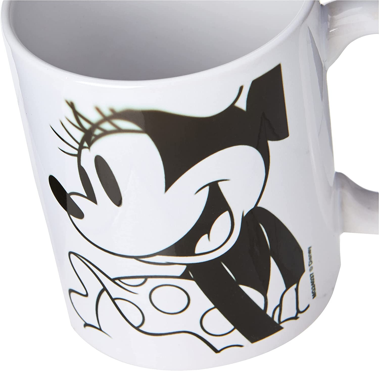Una taza de cerámica blanca con un gráfico de Minnie Mouse en negro.