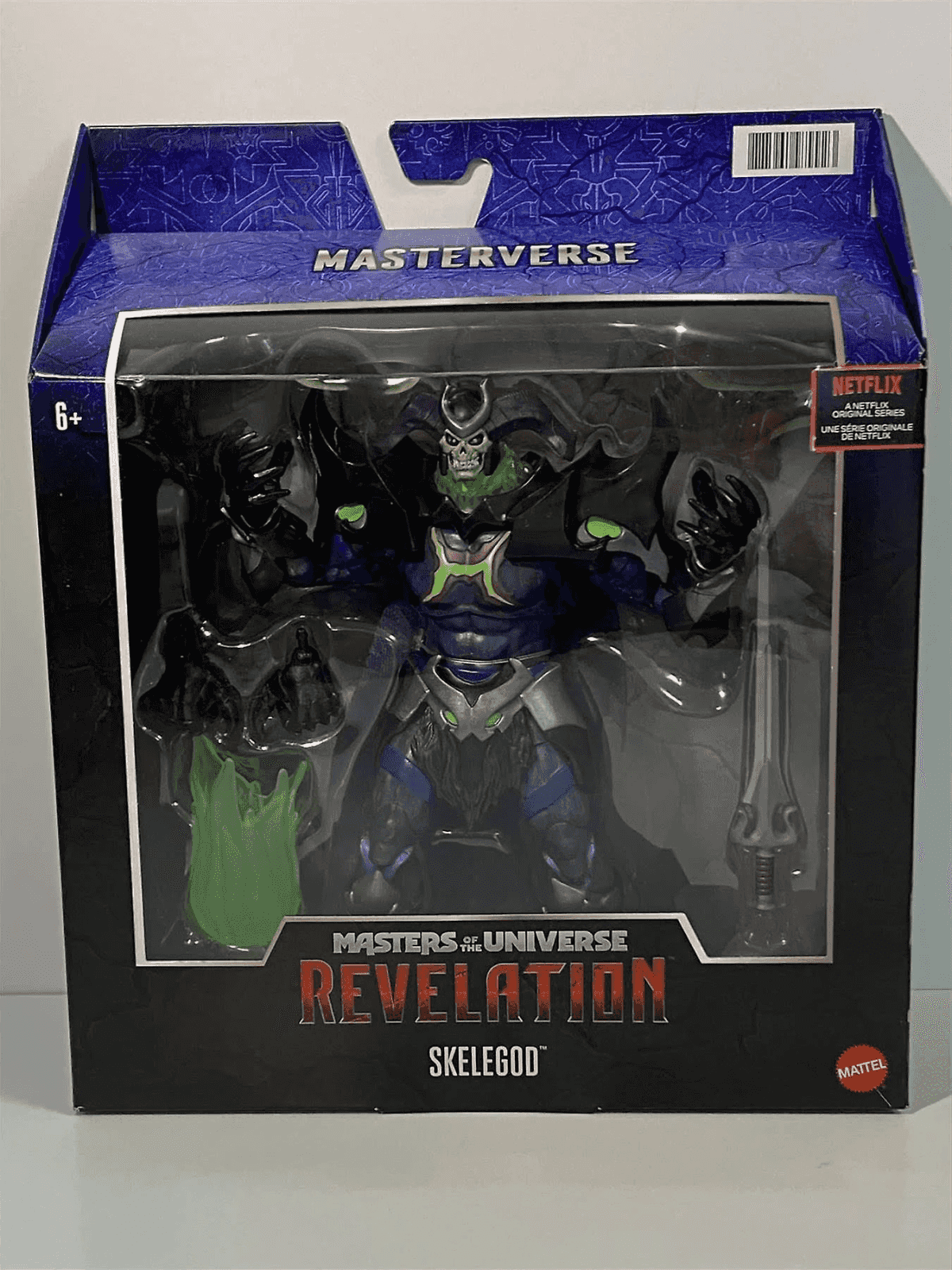 Figura de acción Skelegod de Masters of the Universe Revelation en una caja azul y negra.