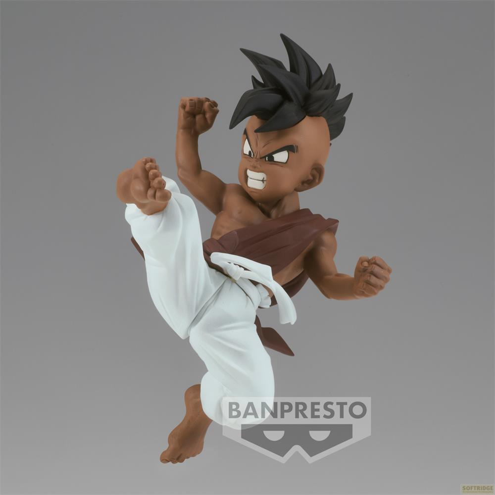 Figura de Uub de Banpresto en postura de combate con pantalones blancos y cabello oscuro sobre fondo gris.