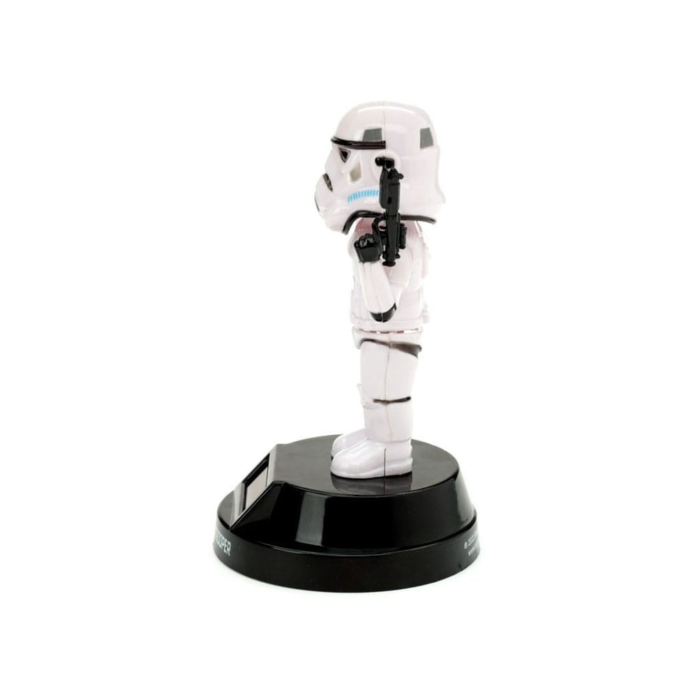 Vista lateral de una figura de Stormtrooper blanca sobre una base redonda negra contra un fondo blanco.