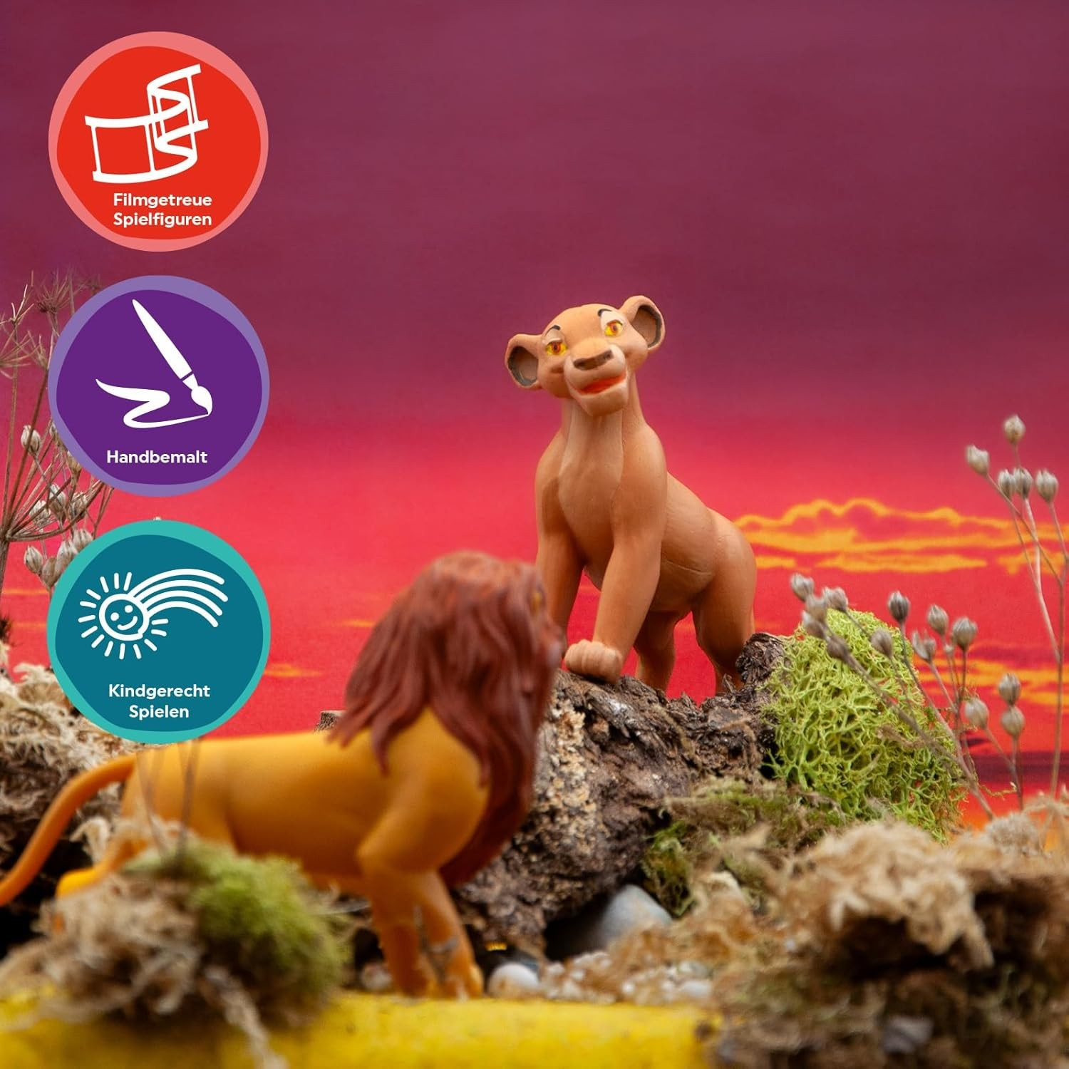 Dos figuras de leones sobre una roca con fondo rojo atardecer y tres iconos a la izquierda.