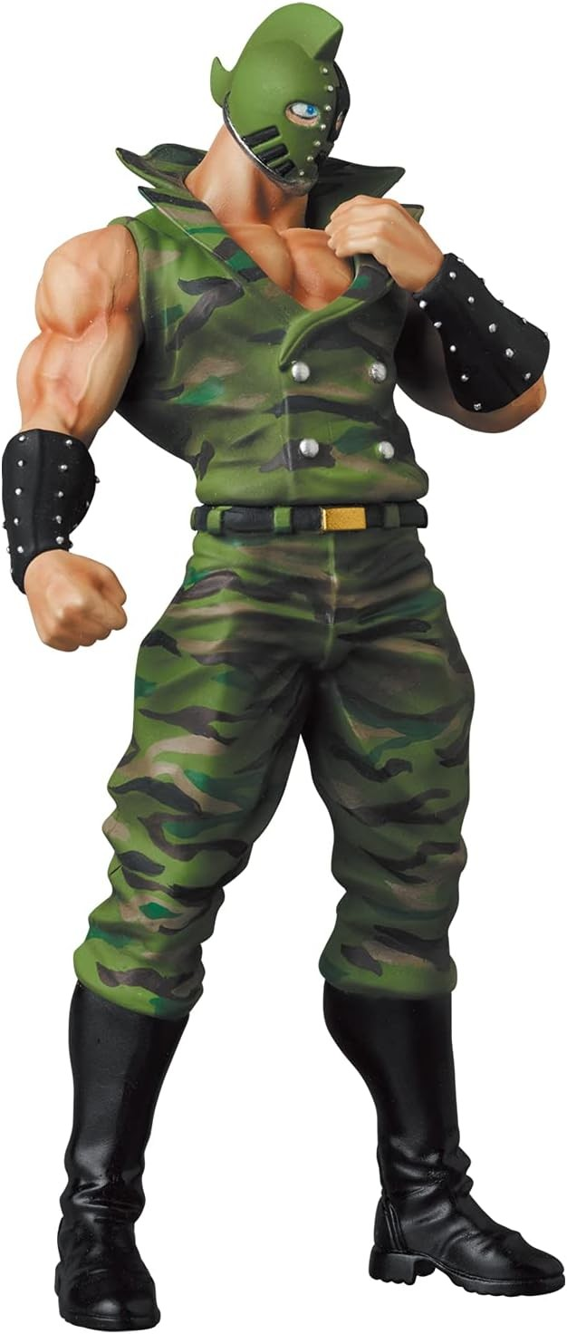 Figura de acción musculosa con ropa de camuflaje, casco y botas negras.
