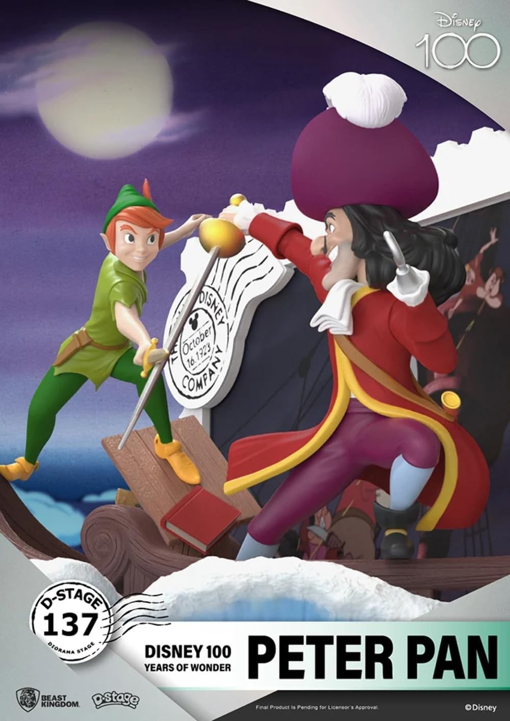 Peter Pan y el Capitán Garfio luchan con espadas en una escena de diorama bajo la luna.