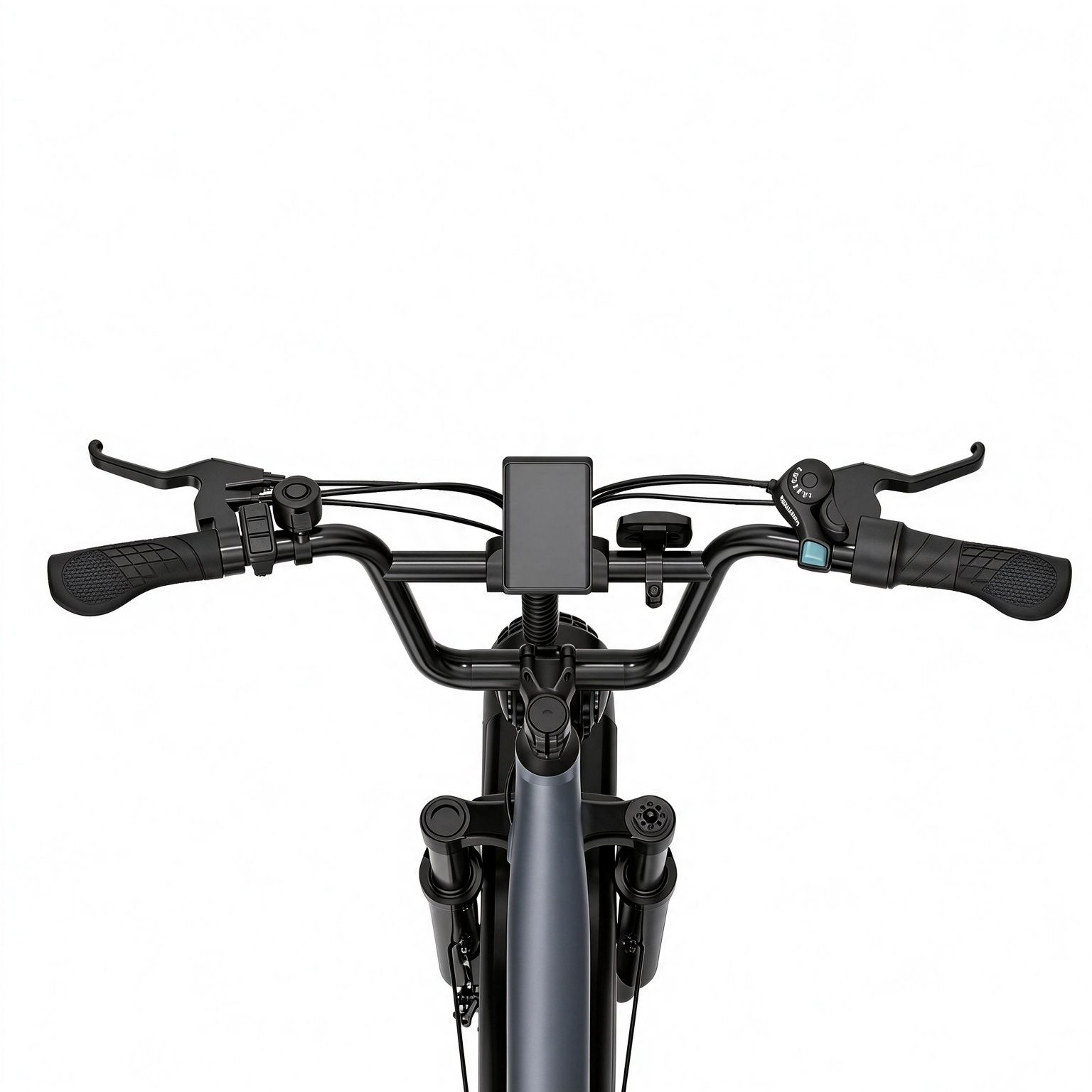 Vista del manillar de una bicicleta negra con pantalla, manetas de freno y puños texturizados sobre fondo blanco.