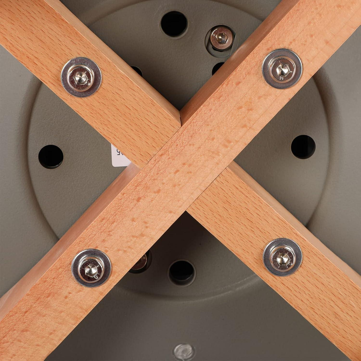 Gambe in legno a forma di X, imbullonate su base metallica grigia.