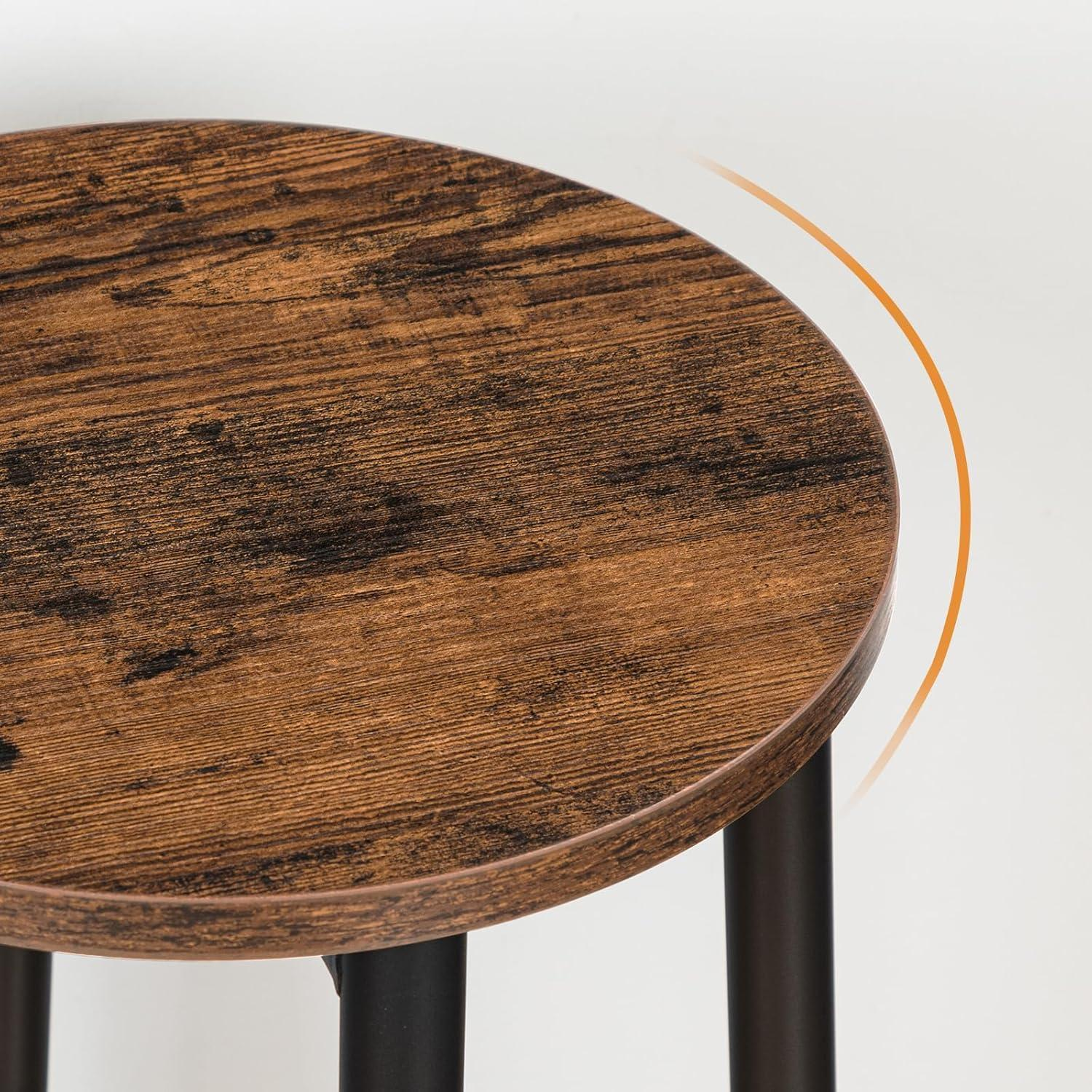 Tavolo rotondo in legno con venature marroni e gambe in metallo nero su sfondo bianco.