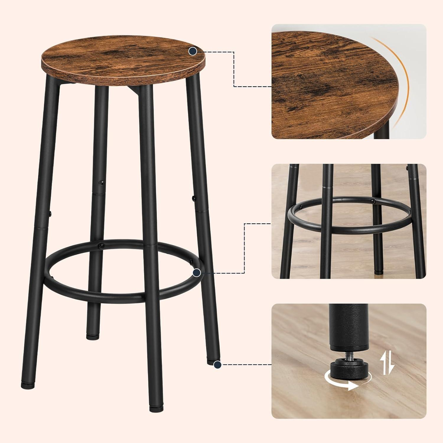 Sgabello da bar industriale con seduta in legno e struttura in metallo nero, con dettagli.