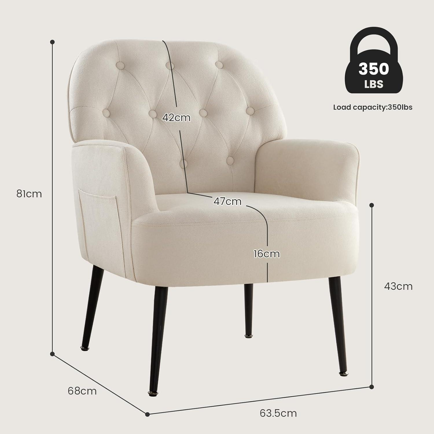 Poltrona beige con gambe nere, schienale capitonné e misure.