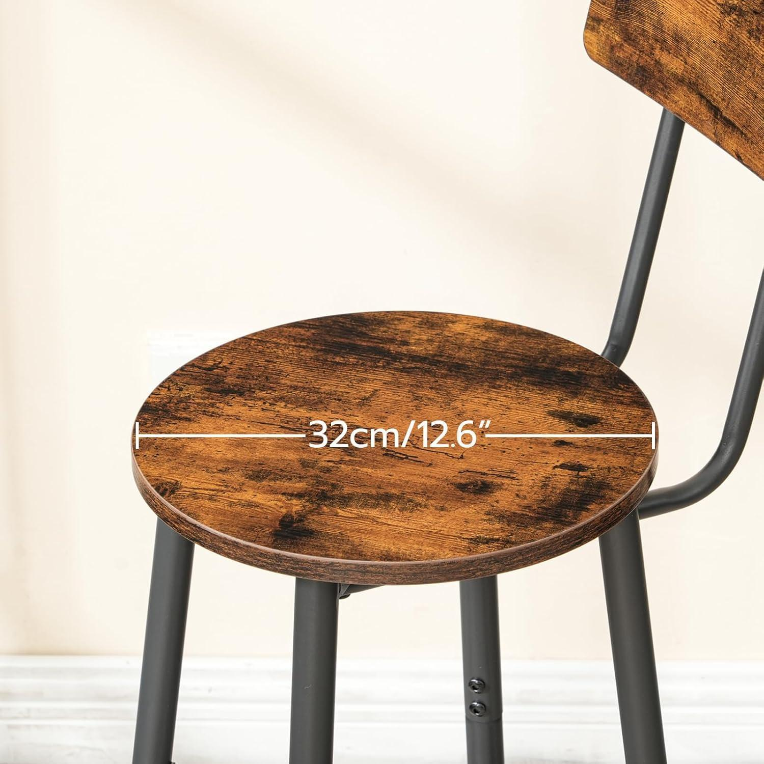Una sedia rotonda in legno rustico con gambe in metallo nero e una linea di quota di 32 cm.
