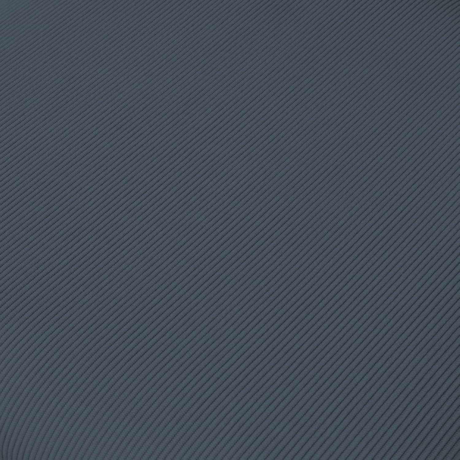 Tessuto grigio scuro con sottili linee diagonali.
