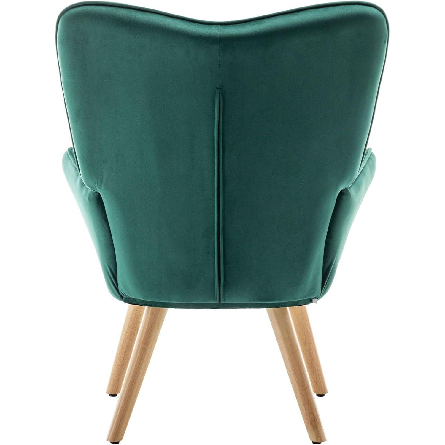 Vista posteriore di una poltrona in velluto verde con gambe in legno marrone chiaro su sfondo bianco.