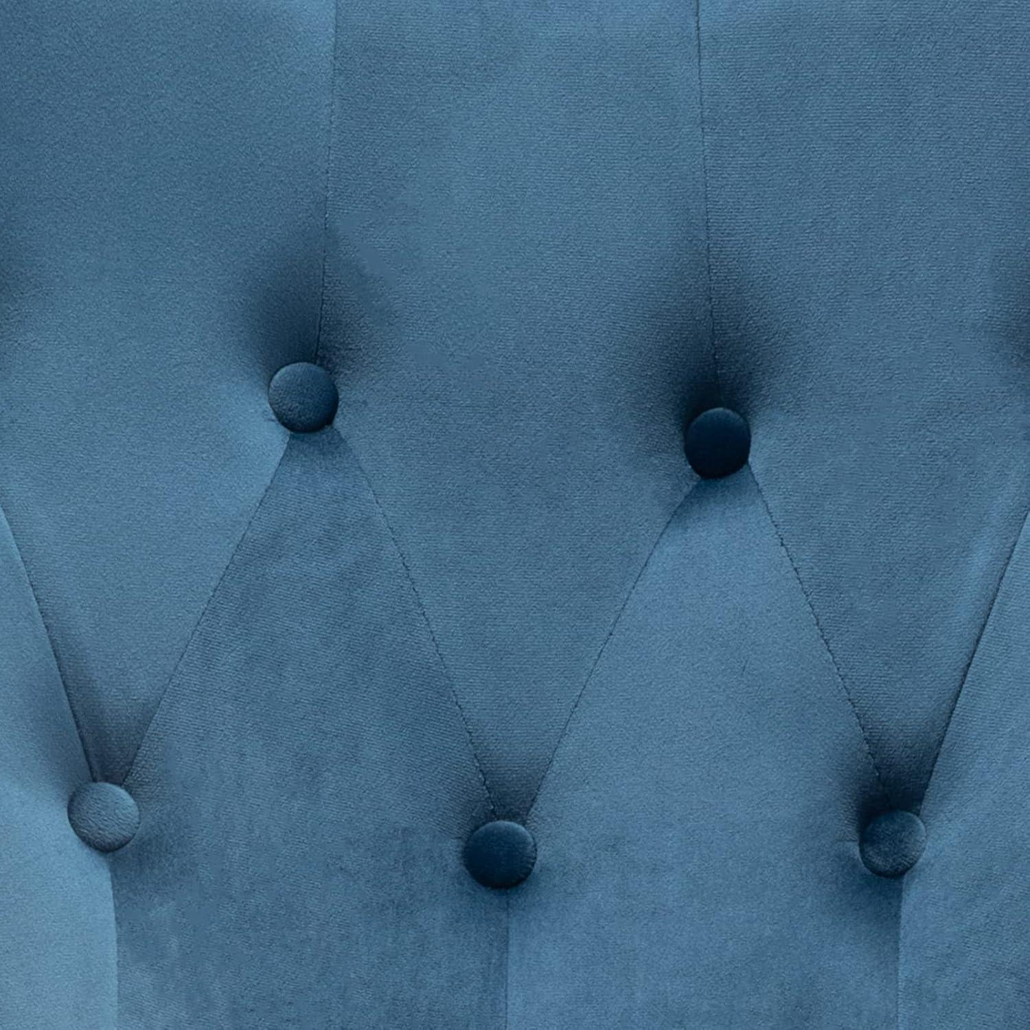 Tappezzeria in velluto blu con trapuntatura e cinque bottoni.