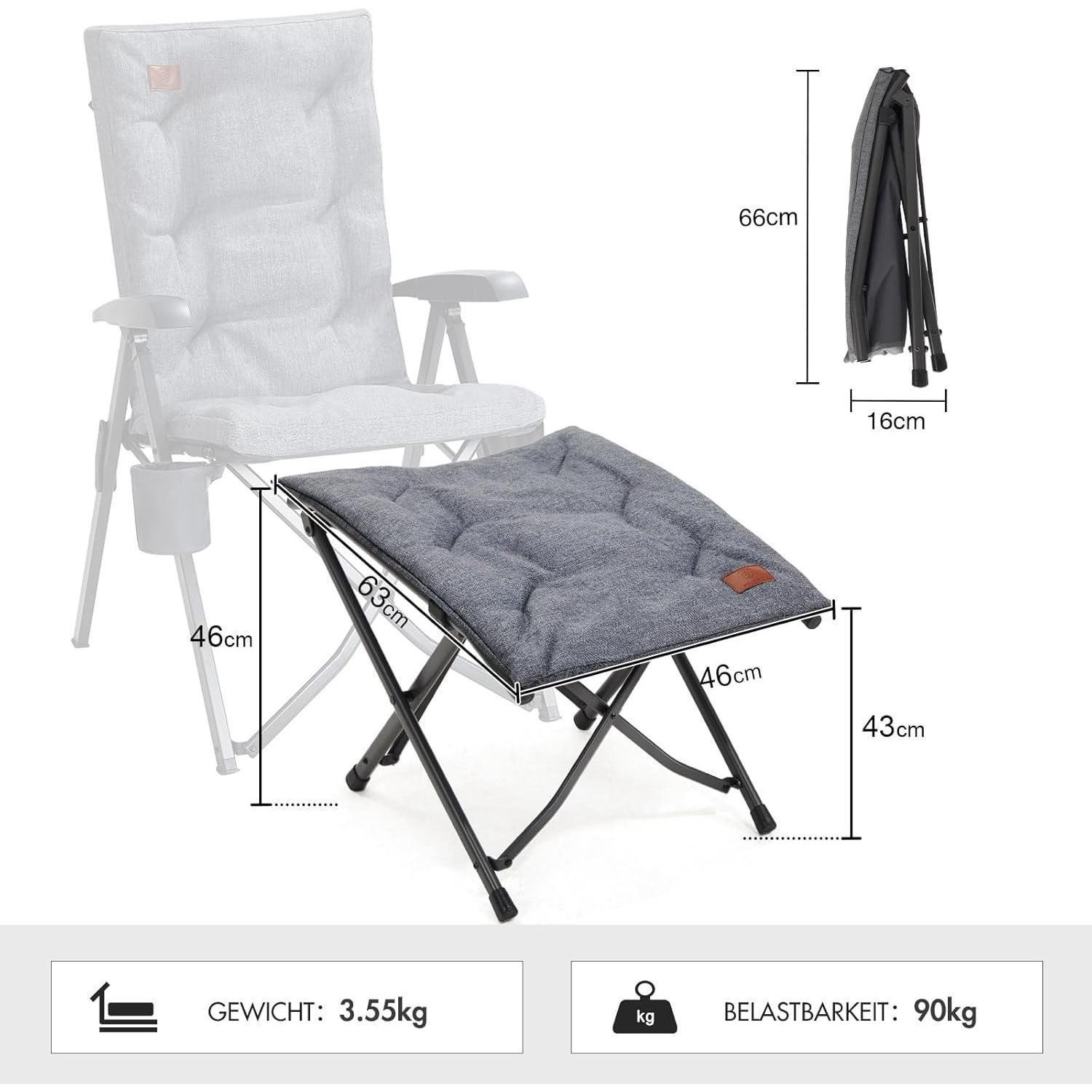 Sgabello pieghevole grigio con dimensioni, vicino a una sedia e sgabello piegato con peso e capacità.