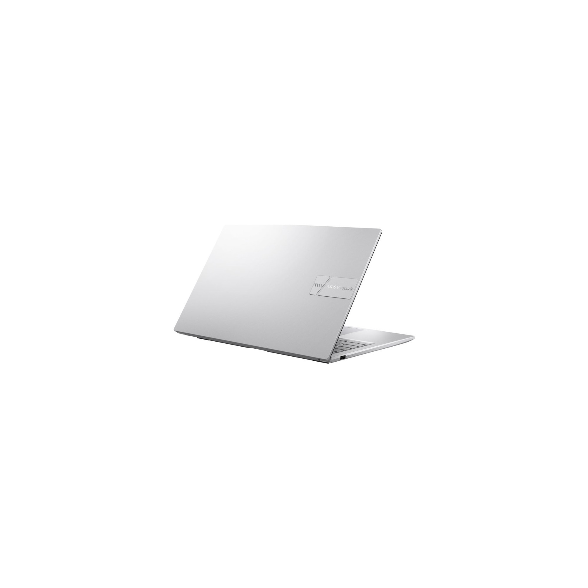 Gümüş renkli Asus Vivobook dizüstü bilgisayar beyaz arka planda açık duruyor, metalik kapağı ve logosu görünüyor.
