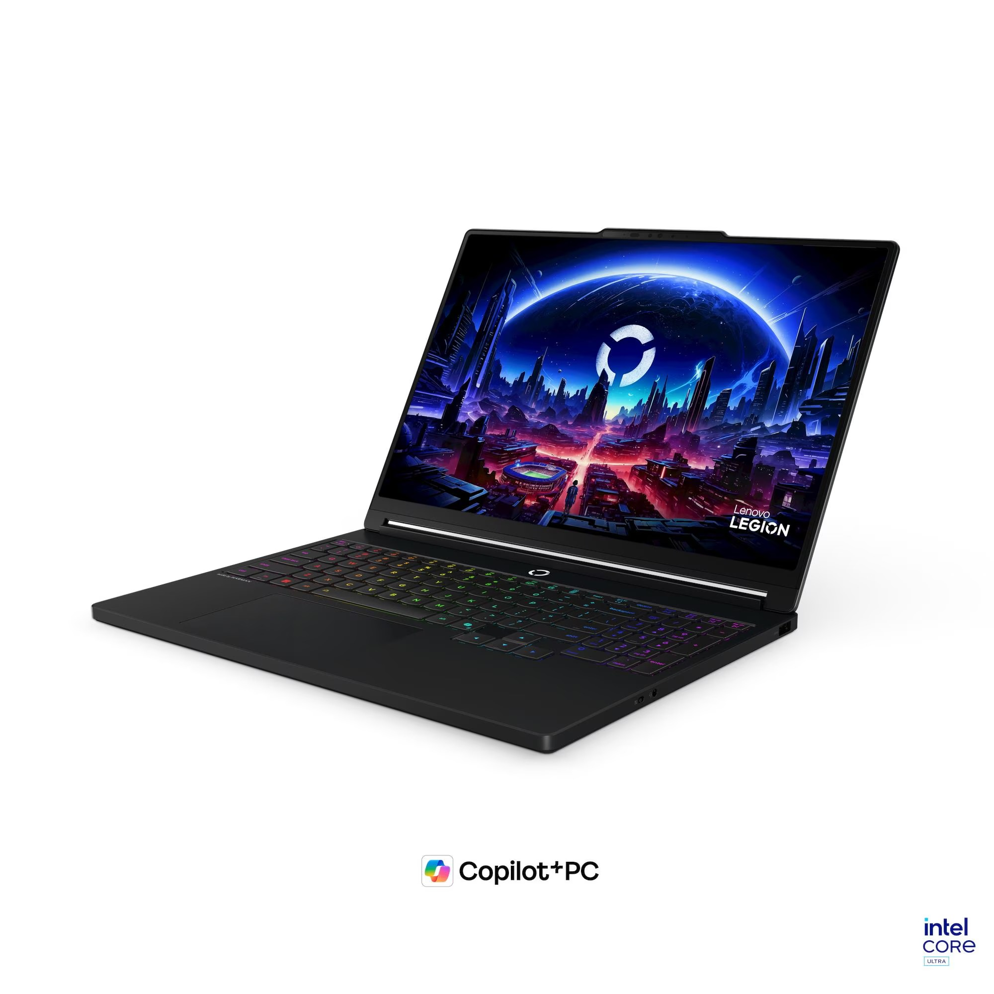 Siyah bir Lenovo Legion dizüstü bilgisayar açık, ekranda fütüristik bir şehir duvar kağıdı gösteriyor.