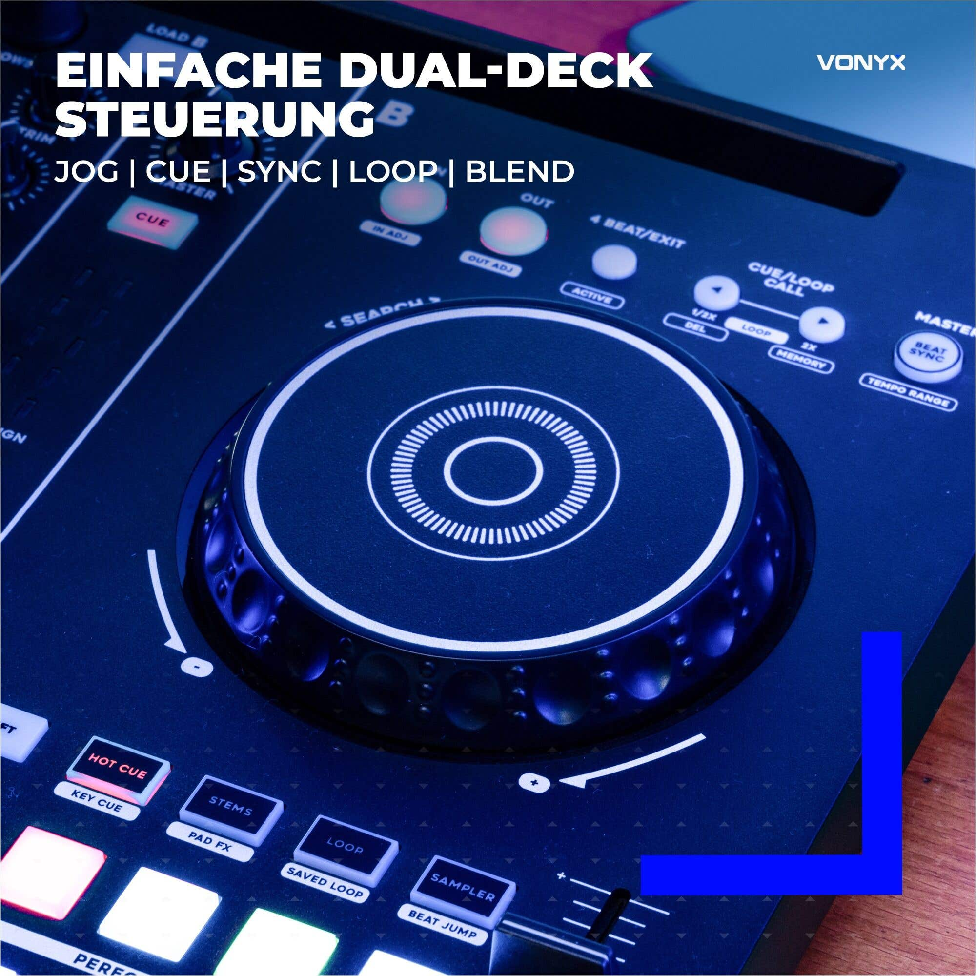 Nahaufnahme eines blauen DJ-Controllers mit Jogwheel, Knöpfen und weißem Text.