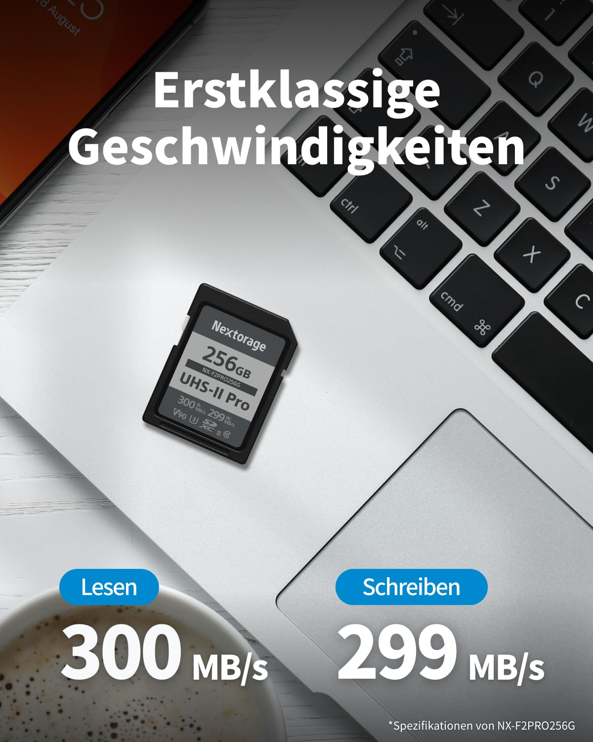 Carte SD sur un ordinateur portable avec du texte allemand sur les vitesses de lecture et d'écriture.