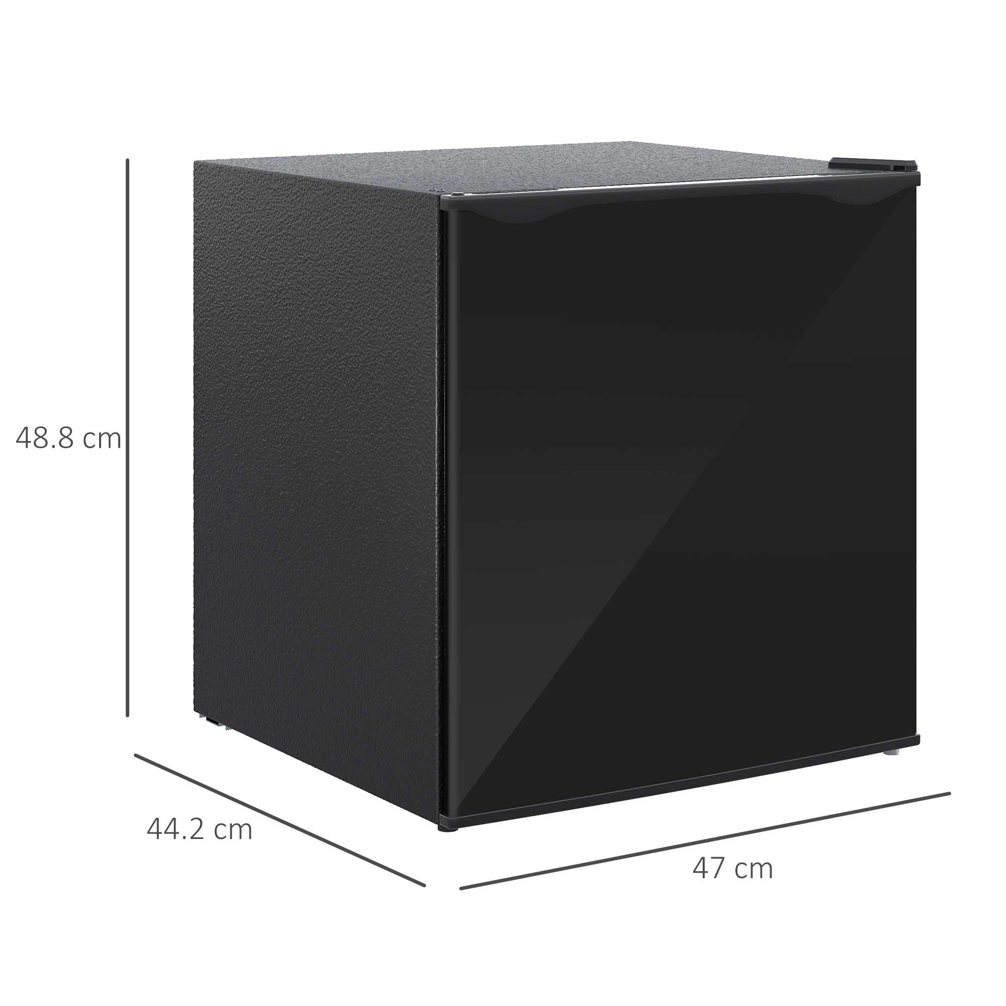 Kompakter schwarzer Minikühlschrank mit Abmessungen von 48,8 cm Höhe, 44,2 cm Tiefe und 47 cm Breite.
