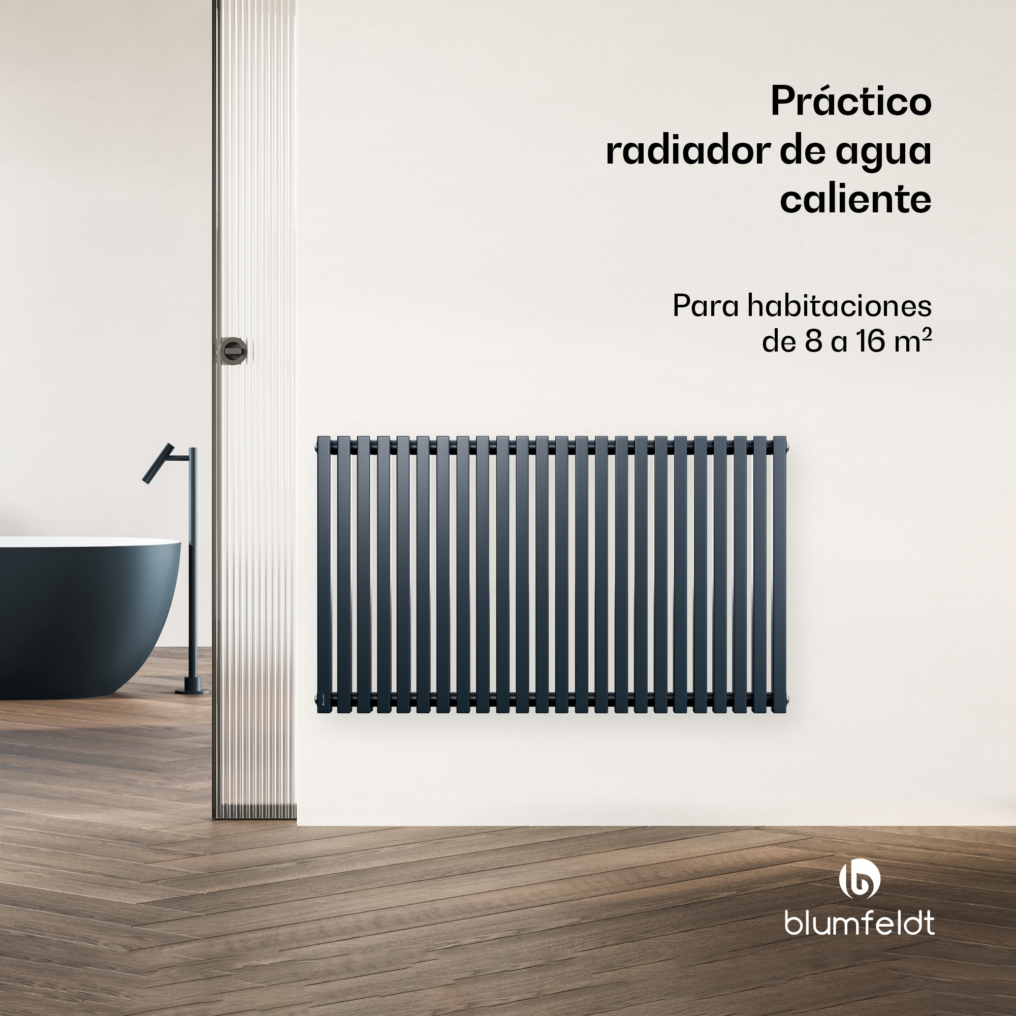 Un termosifone grigio in una stanza luminosa con pavimento in legno e vista sul bagno.