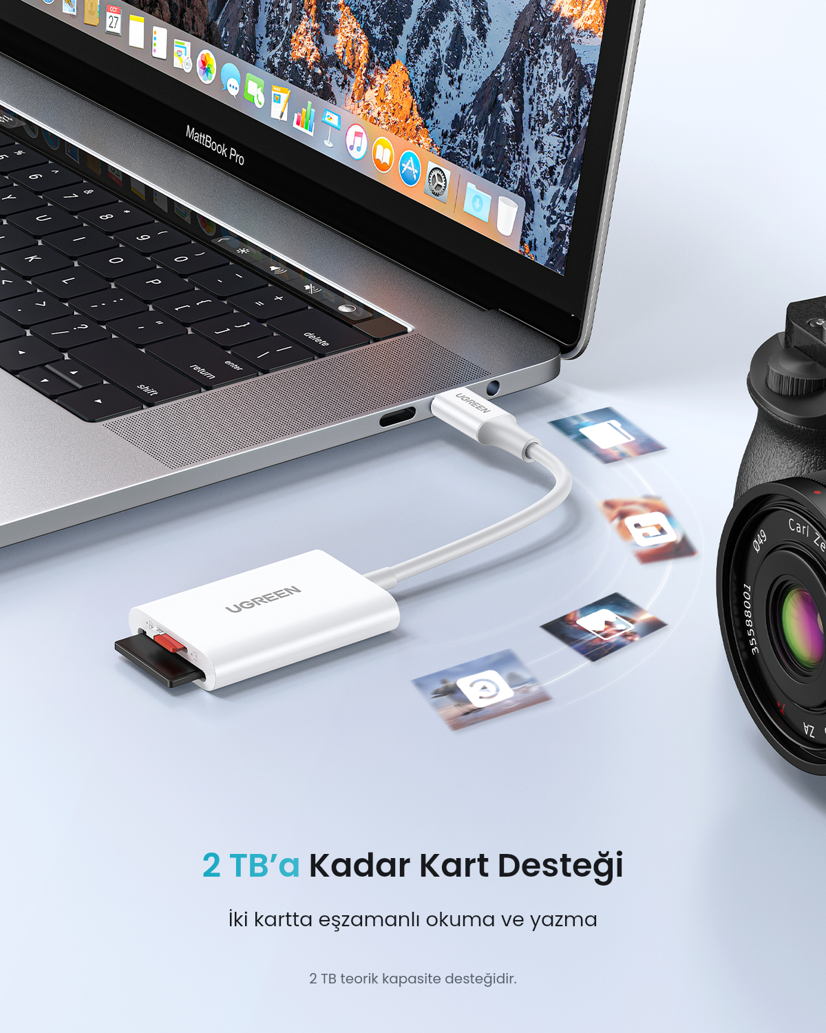 Beyaz UGREEN kart okuyucu dizüstü bilgisayara takılı, yüzen görsel dosyalarıyla.