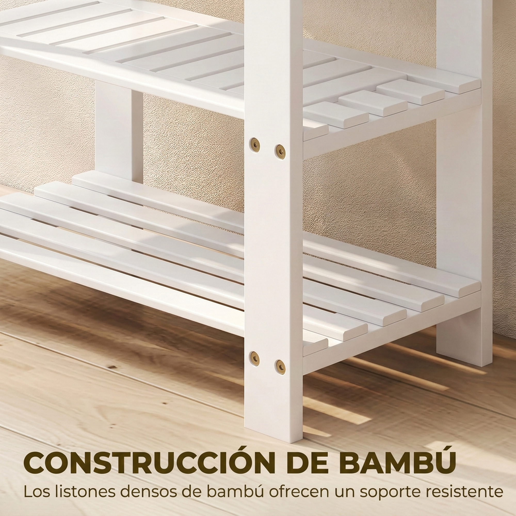Estantería blanca de listones de madera sobre suelo de madera.